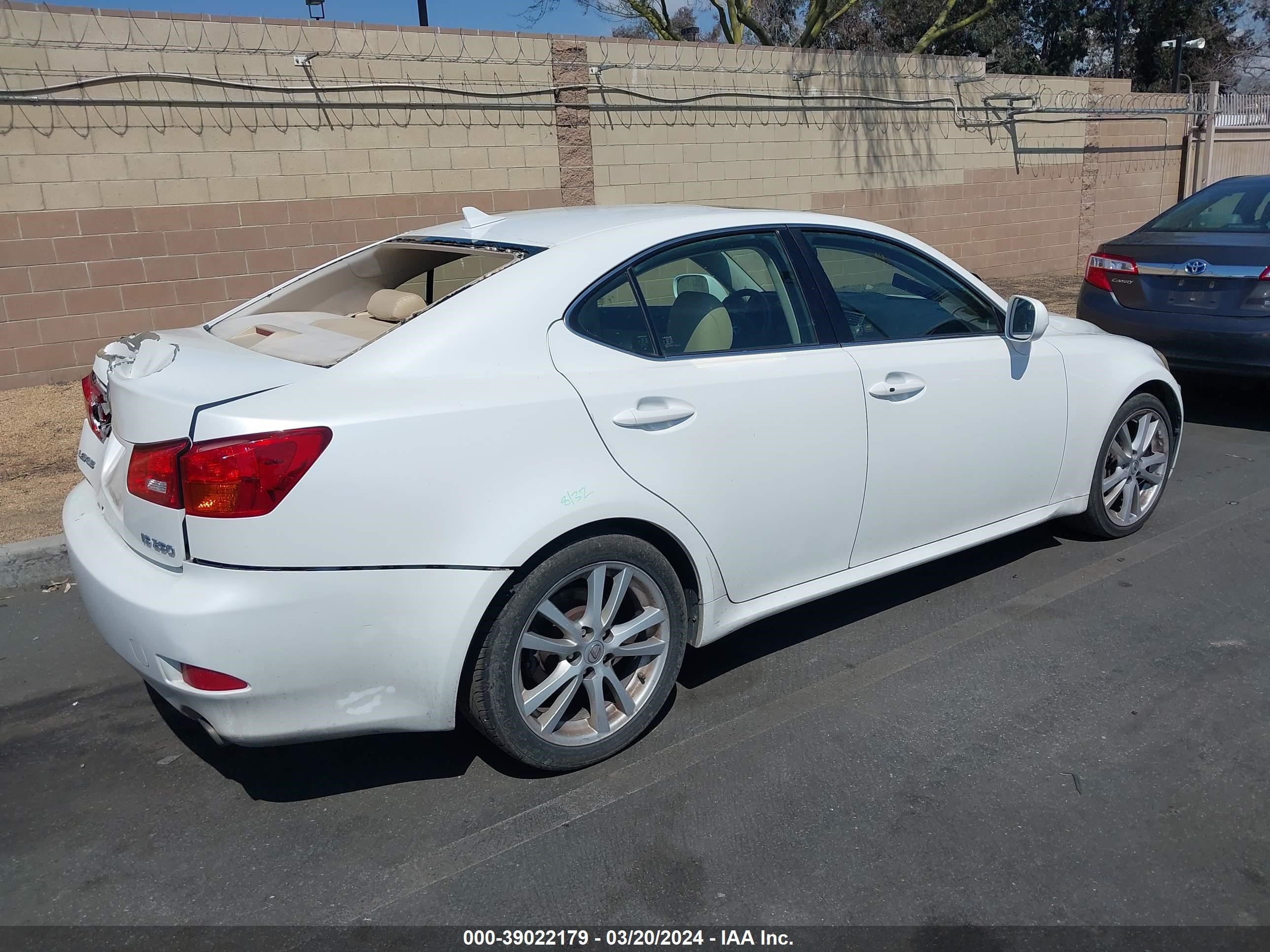 Photo 3 VIN: JTHBK262572054754 - LEXUS IS 