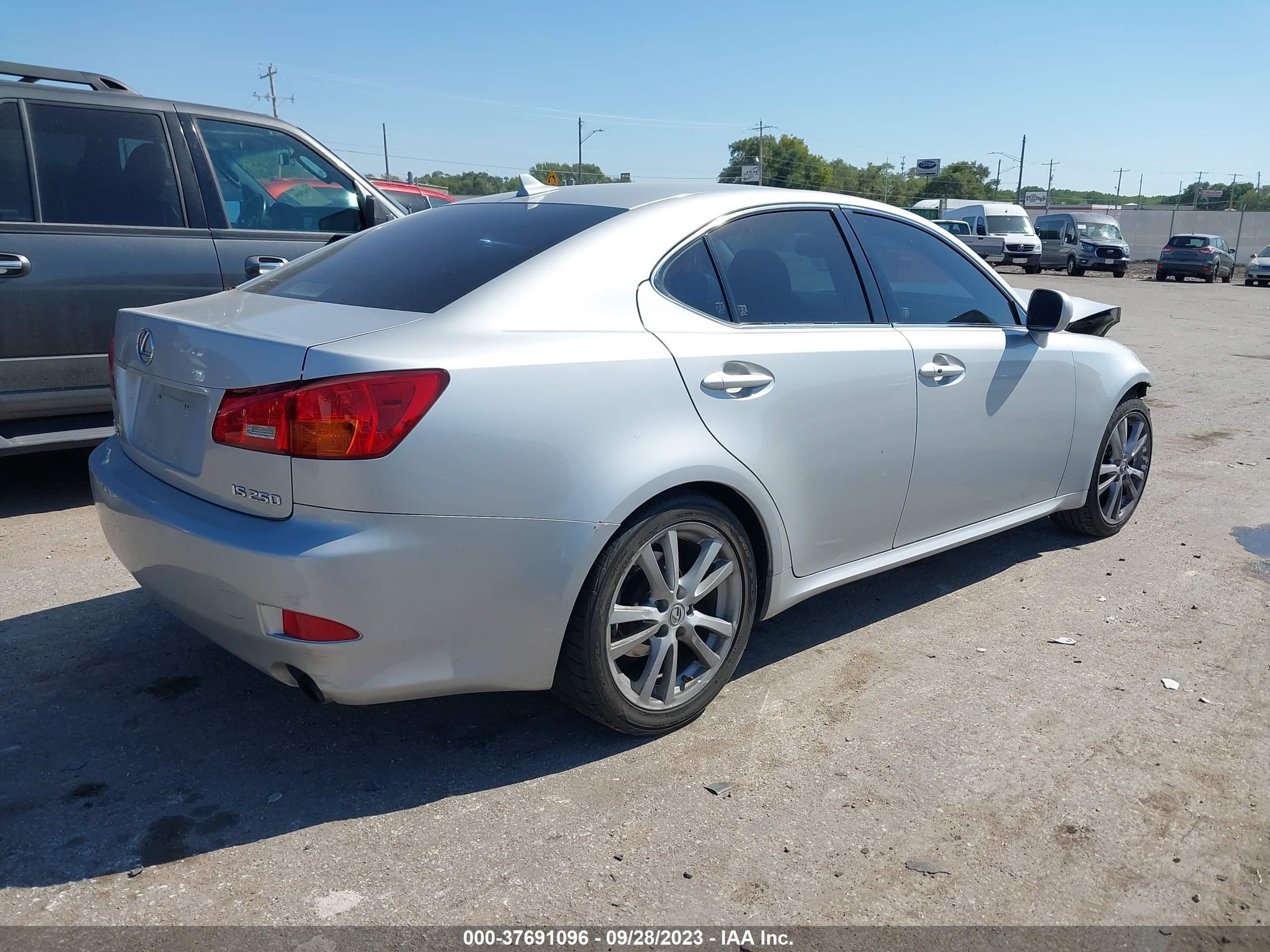 Photo 3 VIN: JTHBK262575050685 - LEXUS IS 