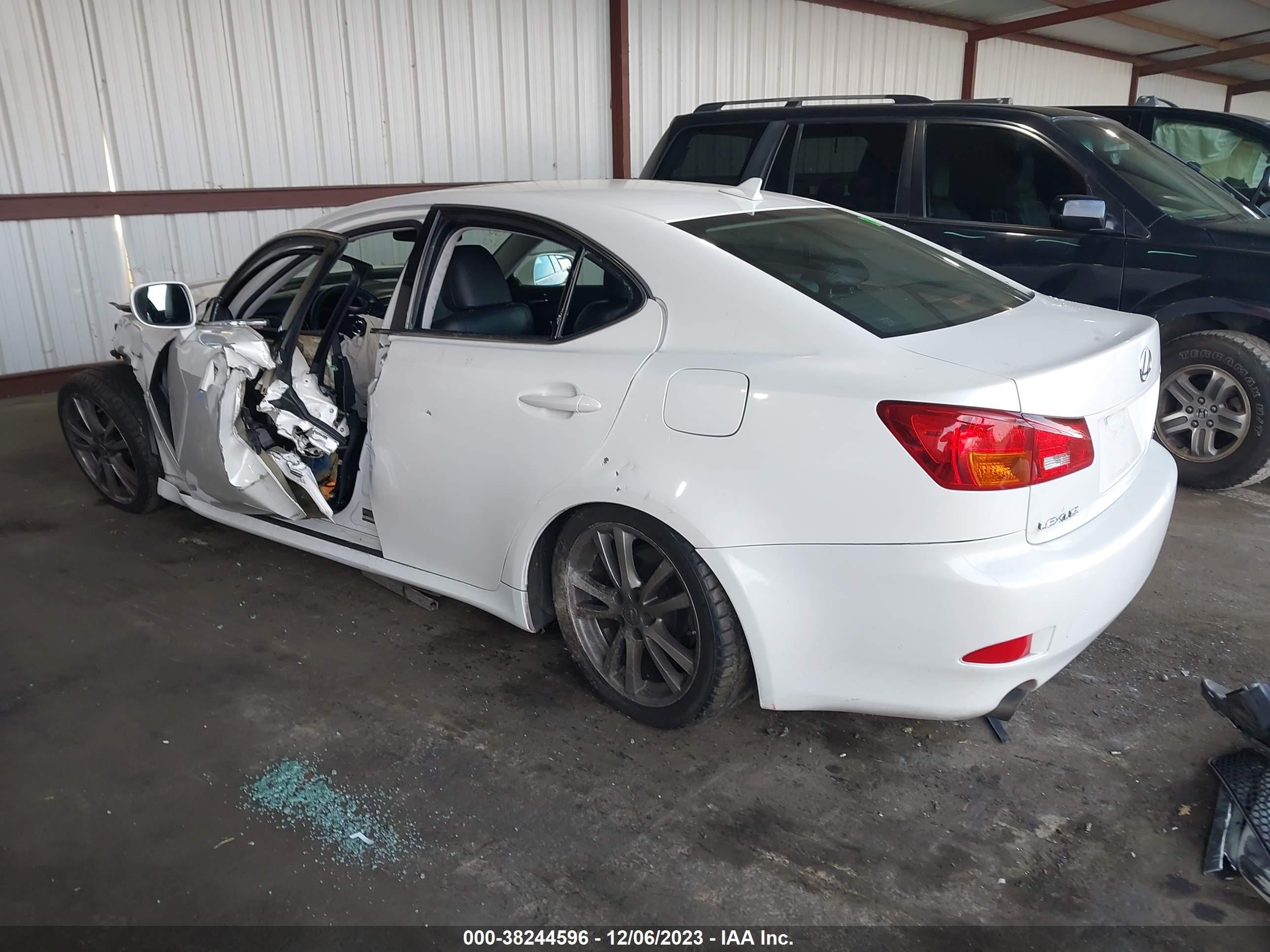 Photo 2 VIN: JTHBK262582059146 - LEXUS IS 