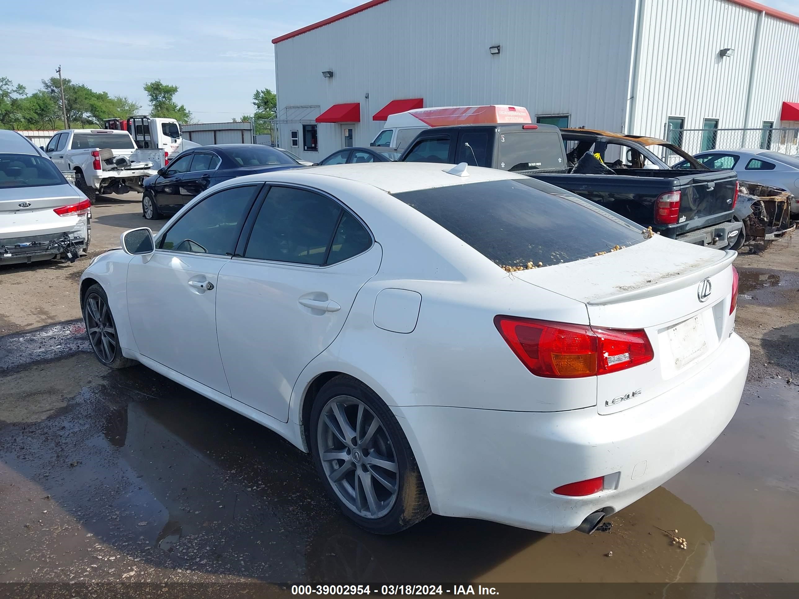 Photo 2 VIN: JTHBK262585067133 - LEXUS IS 