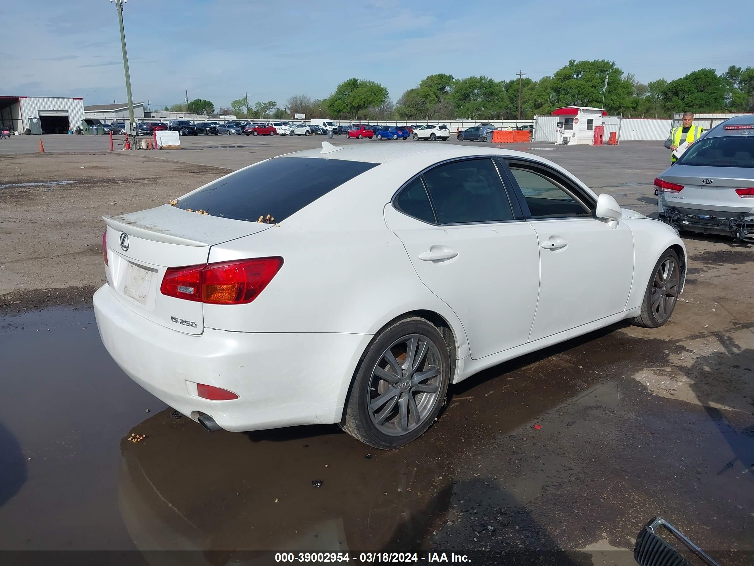 Photo 3 VIN: JTHBK262585067133 - LEXUS IS 