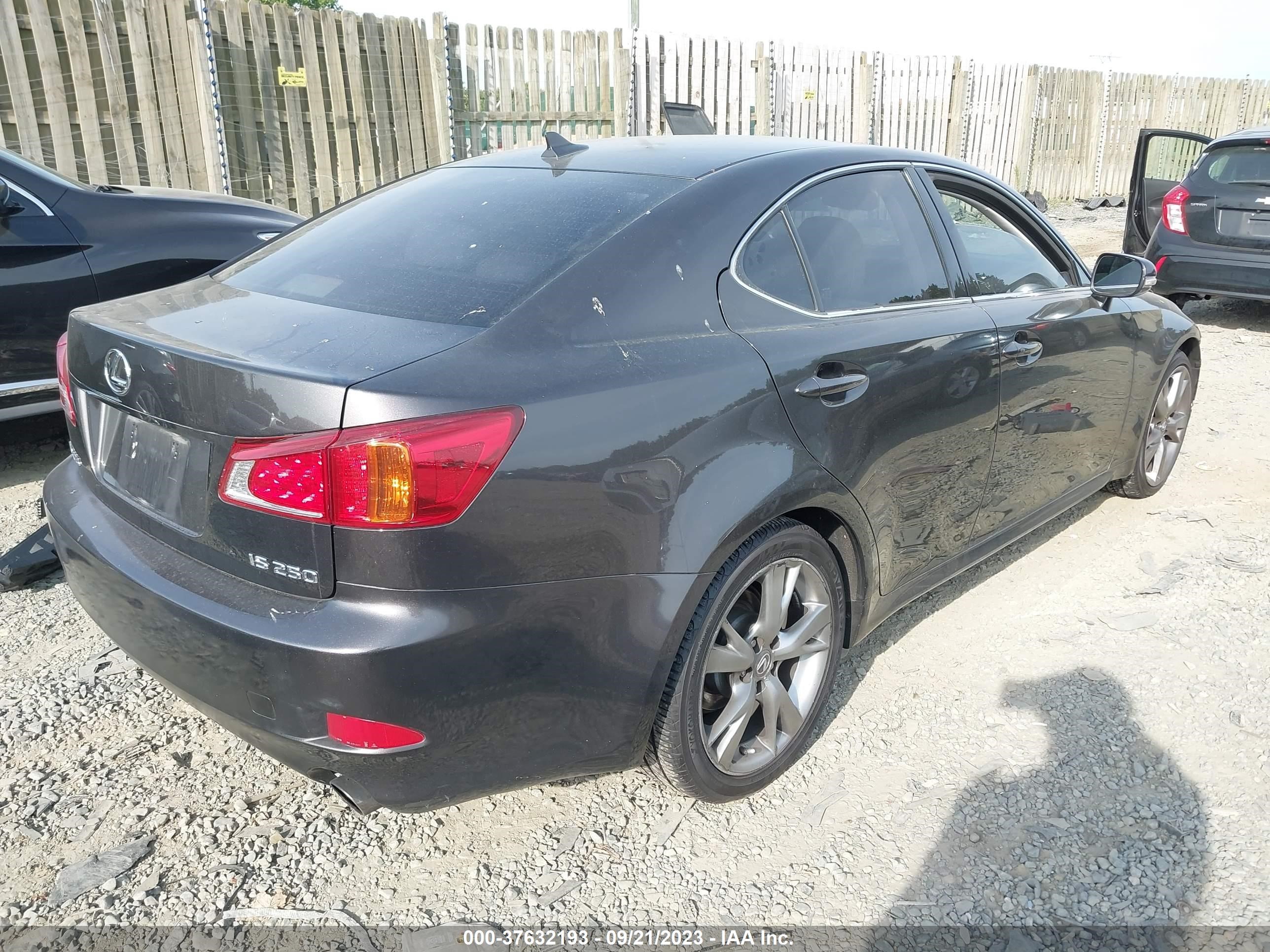 Photo 3 VIN: JTHBK262595087044 - LEXUS IS 