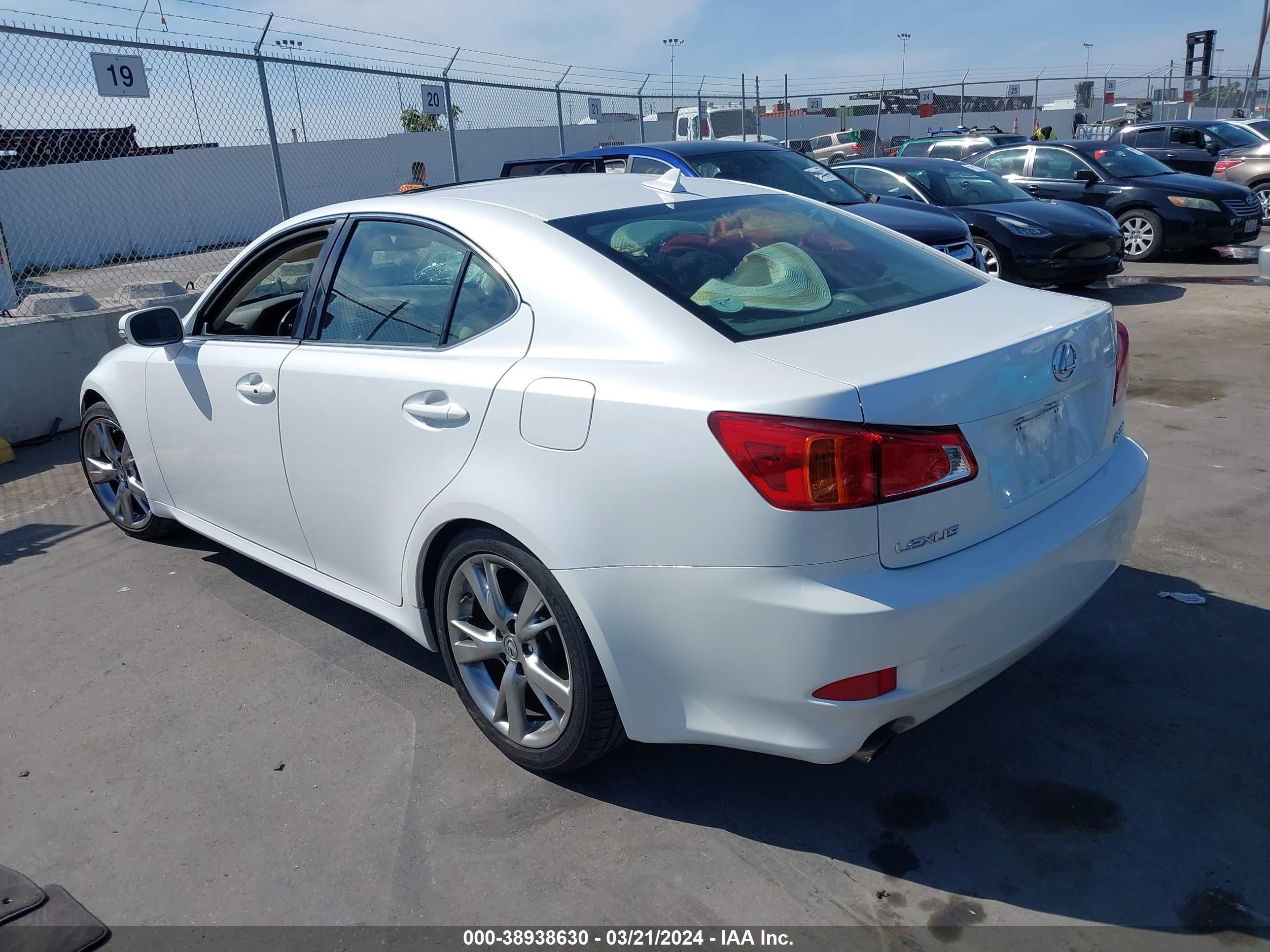 Photo 2 VIN: JTHBK262595106336 - LEXUS IS 