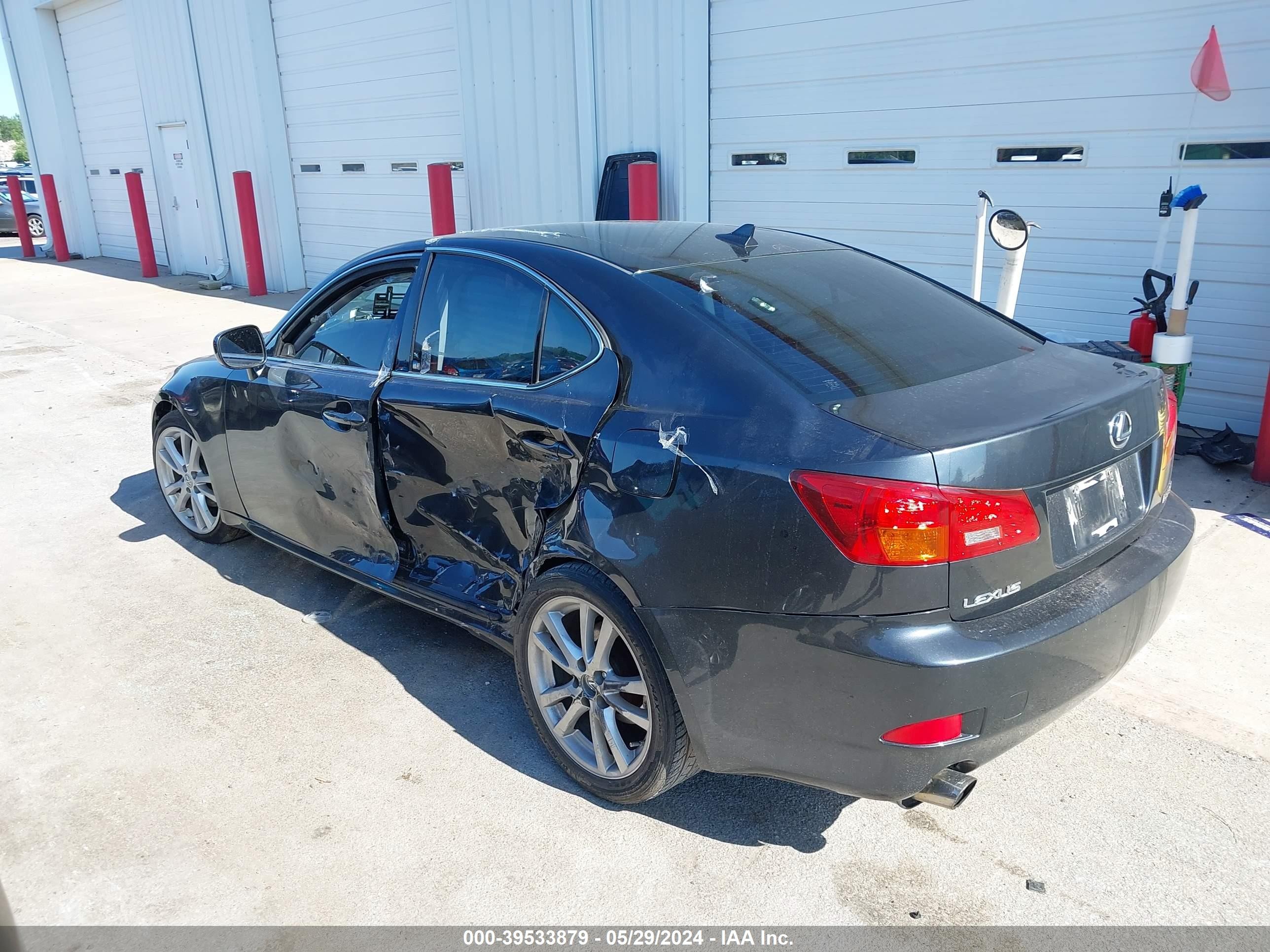 Photo 2 VIN: JTHBK262672050633 - LEXUS IS 