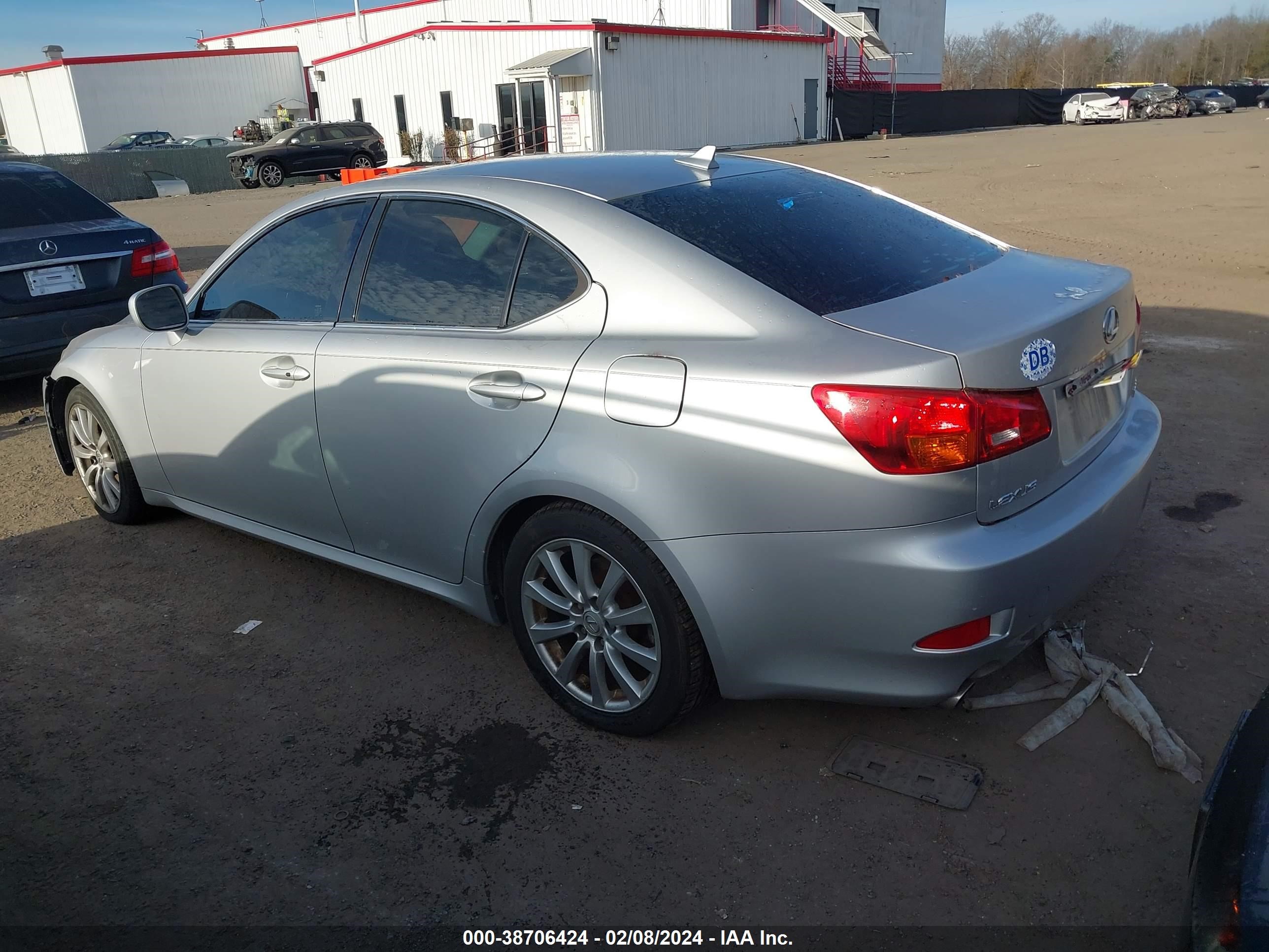 Photo 2 VIN: JTHBK262672055427 - LEXUS IS 