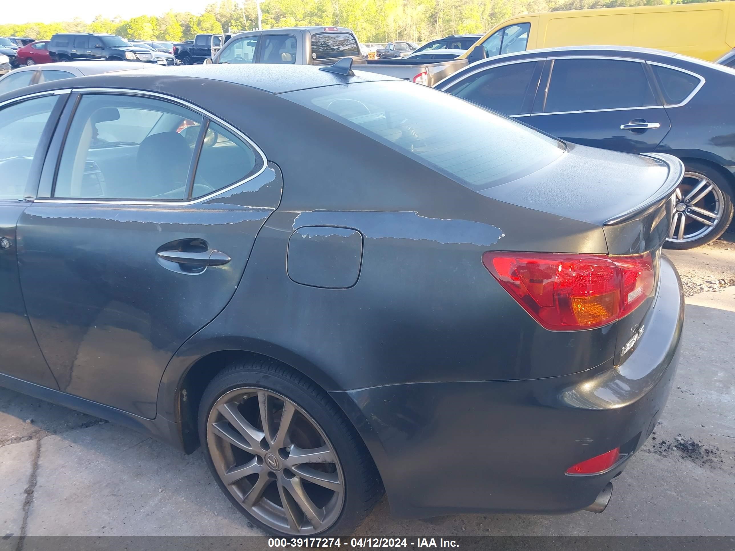 Photo 10 VIN: JTHBK262682073394 - LEXUS IS 