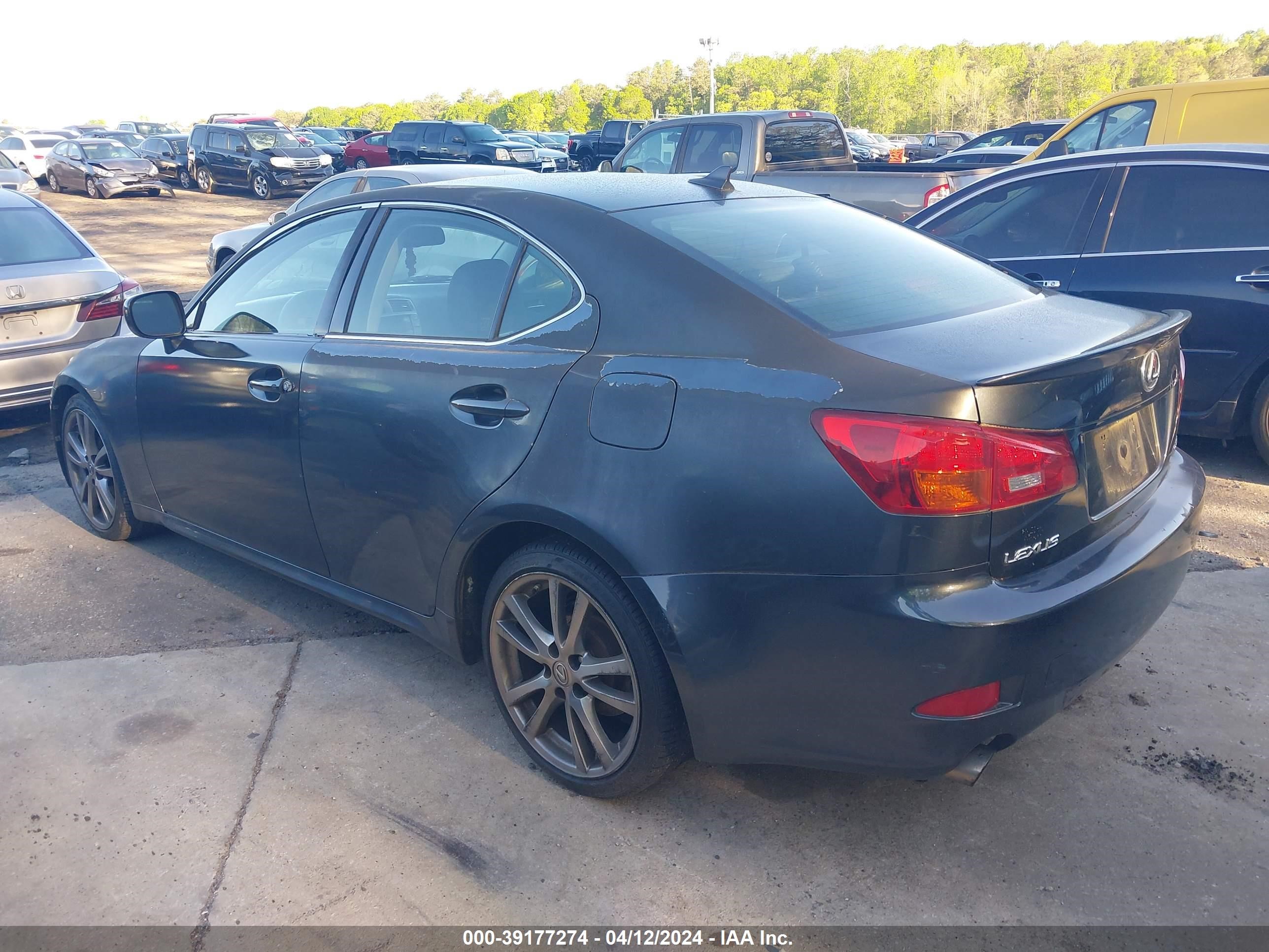 Photo 2 VIN: JTHBK262682073394 - LEXUS IS 