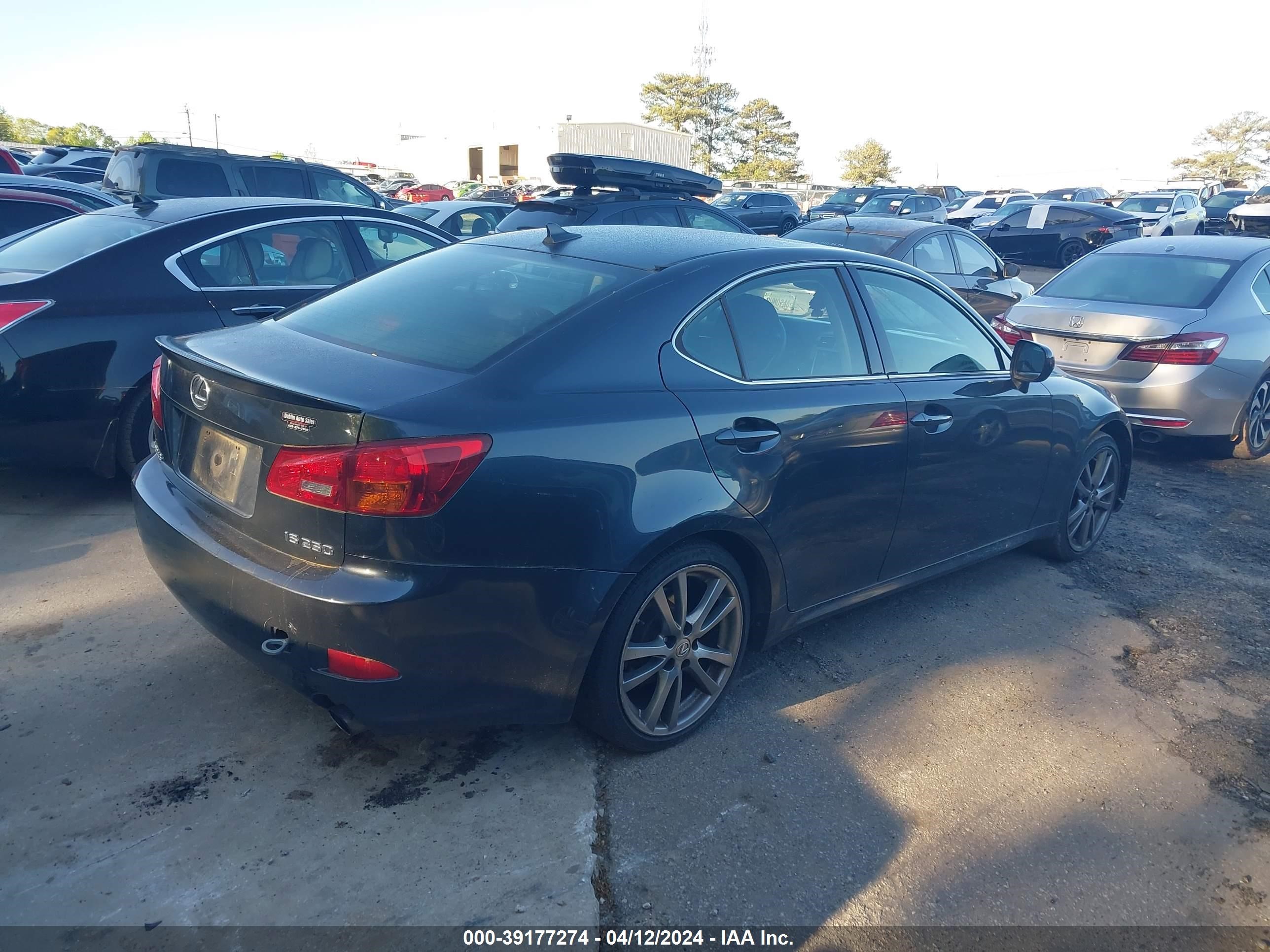 Photo 3 VIN: JTHBK262682073394 - LEXUS IS 