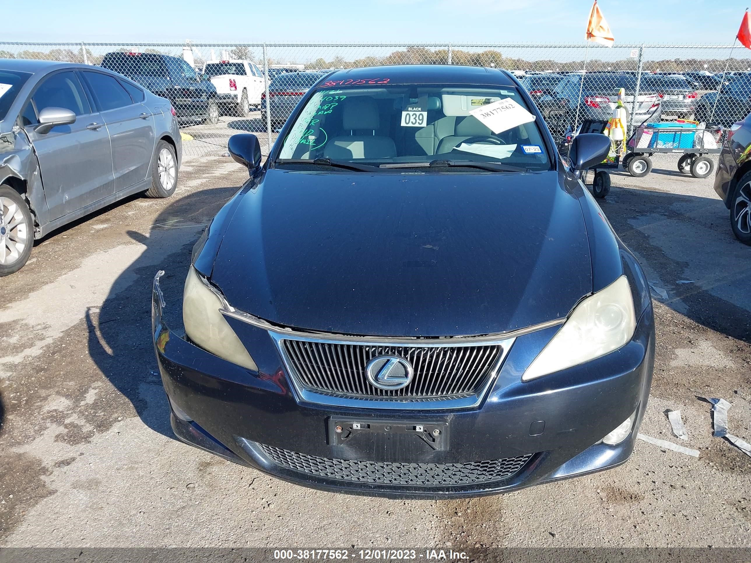 Photo 11 VIN: JTHBK262685079372 - LEXUS IS 