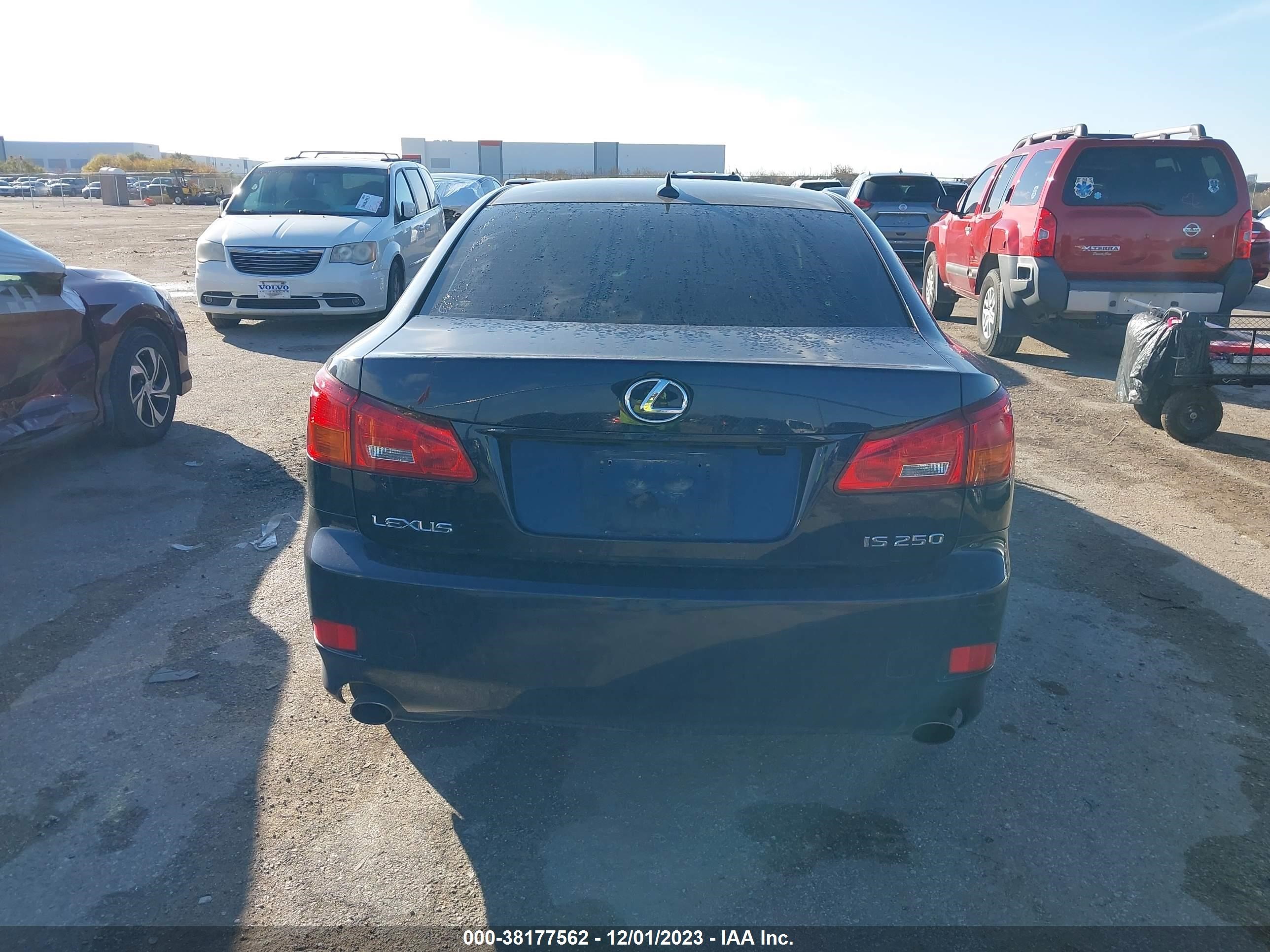 Photo 15 VIN: JTHBK262685079372 - LEXUS IS 