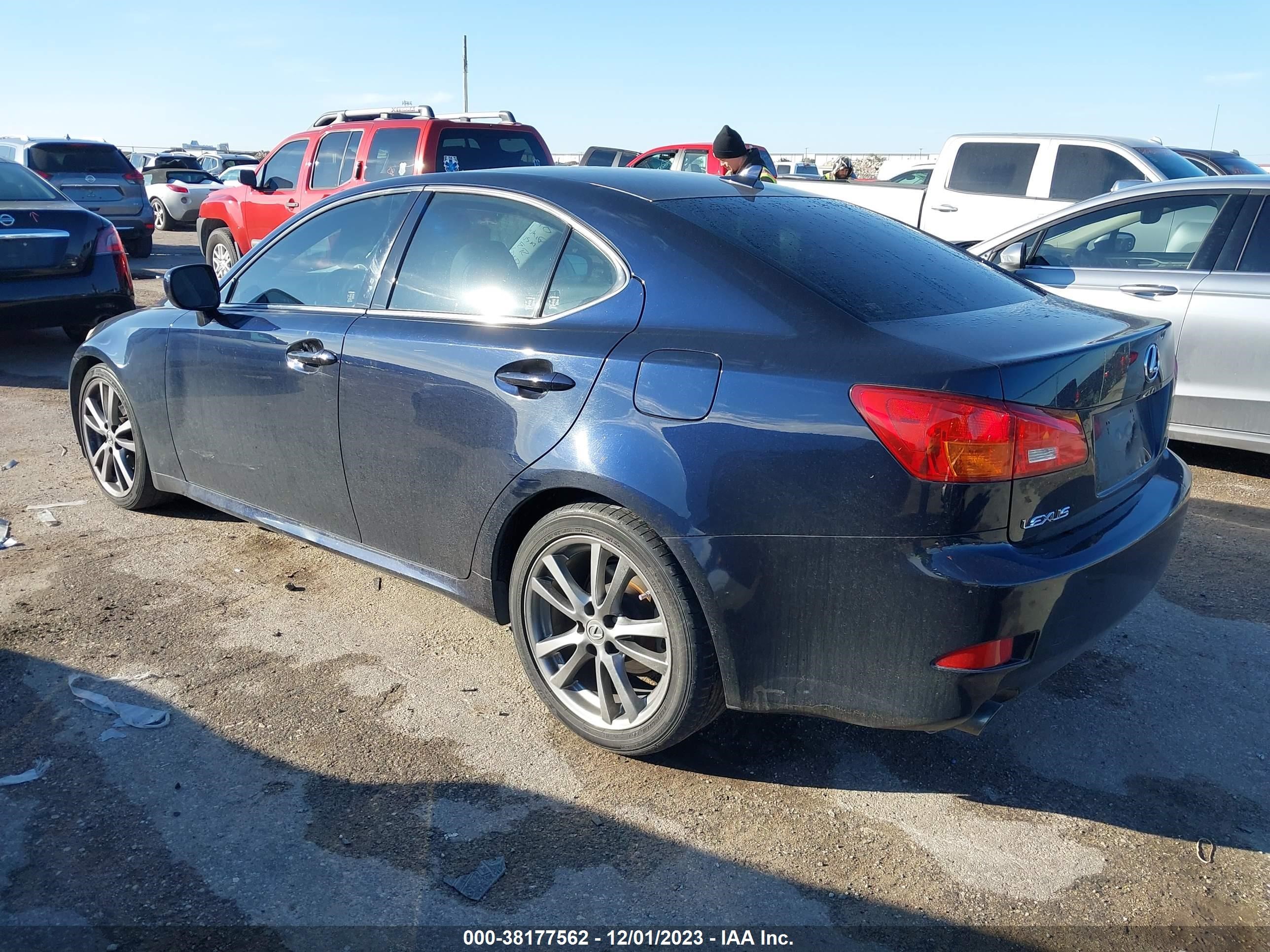 Photo 2 VIN: JTHBK262685079372 - LEXUS IS 