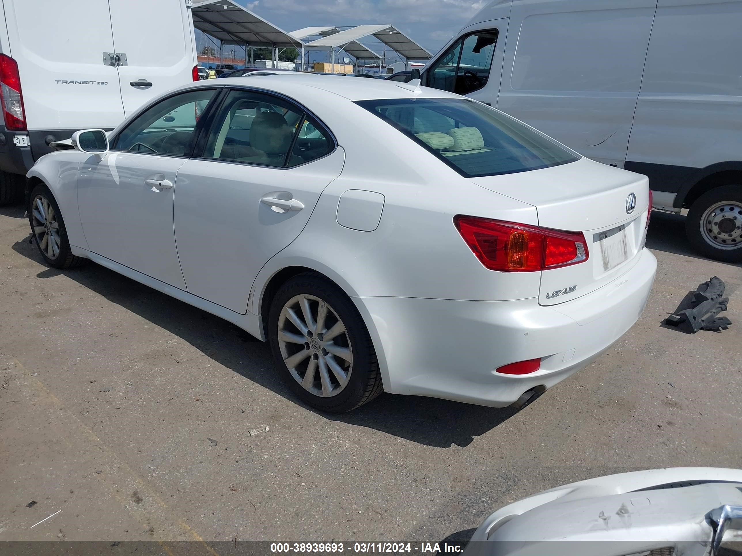 Photo 2 VIN: JTHBK262695087635 - LEXUS IS 