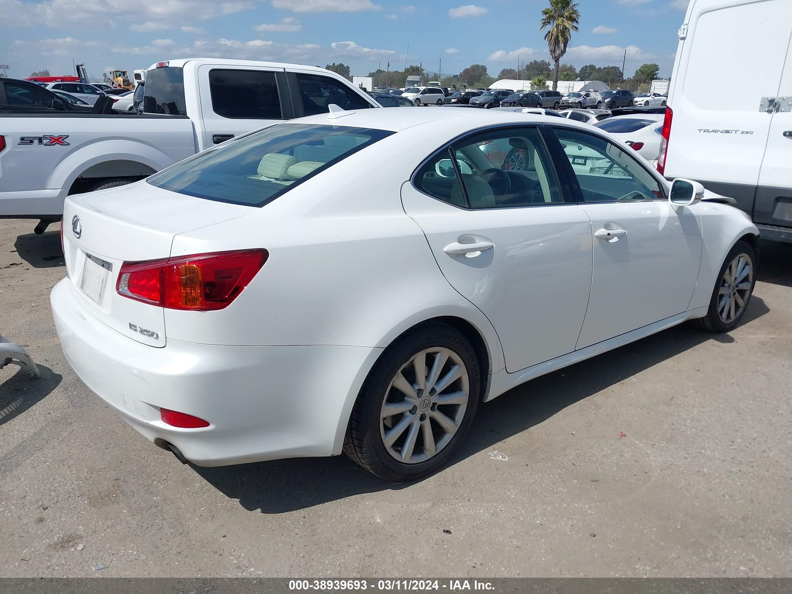 Photo 3 VIN: JTHBK262695087635 - LEXUS IS 