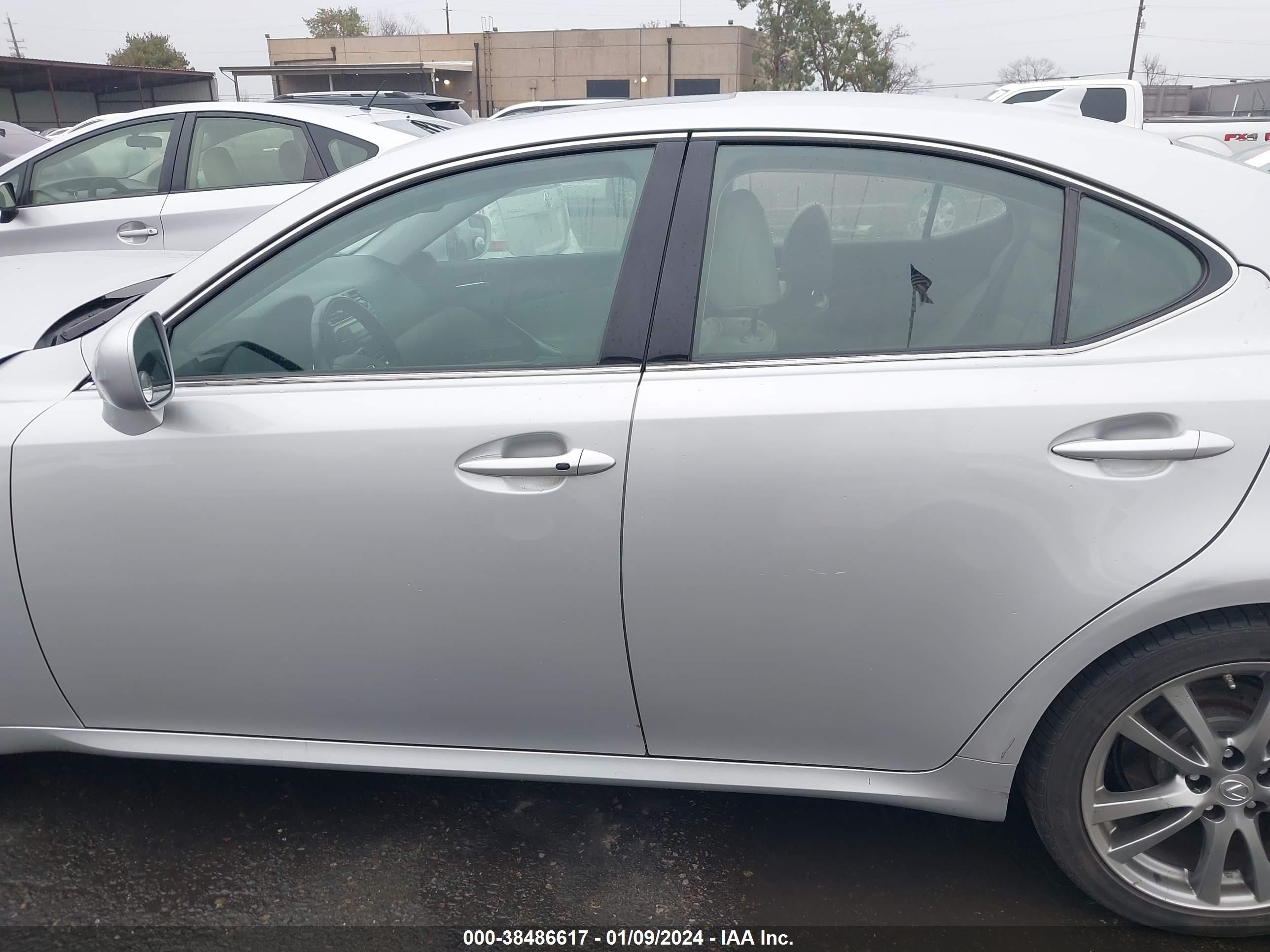 Photo 13 VIN: JTHBK262782076224 - LEXUS IS 