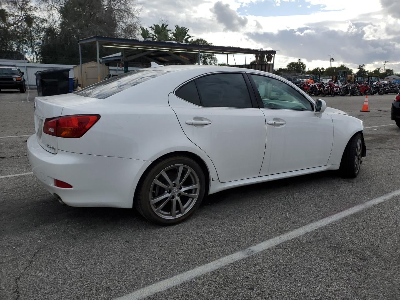 Photo 2 VIN: JTHBK262785074505 - LEXUS IS 