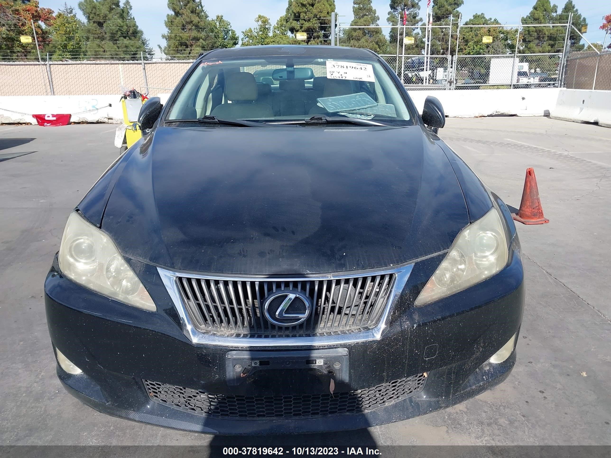 Photo 11 VIN: JTHBK262792085717 - LEXUS IS 