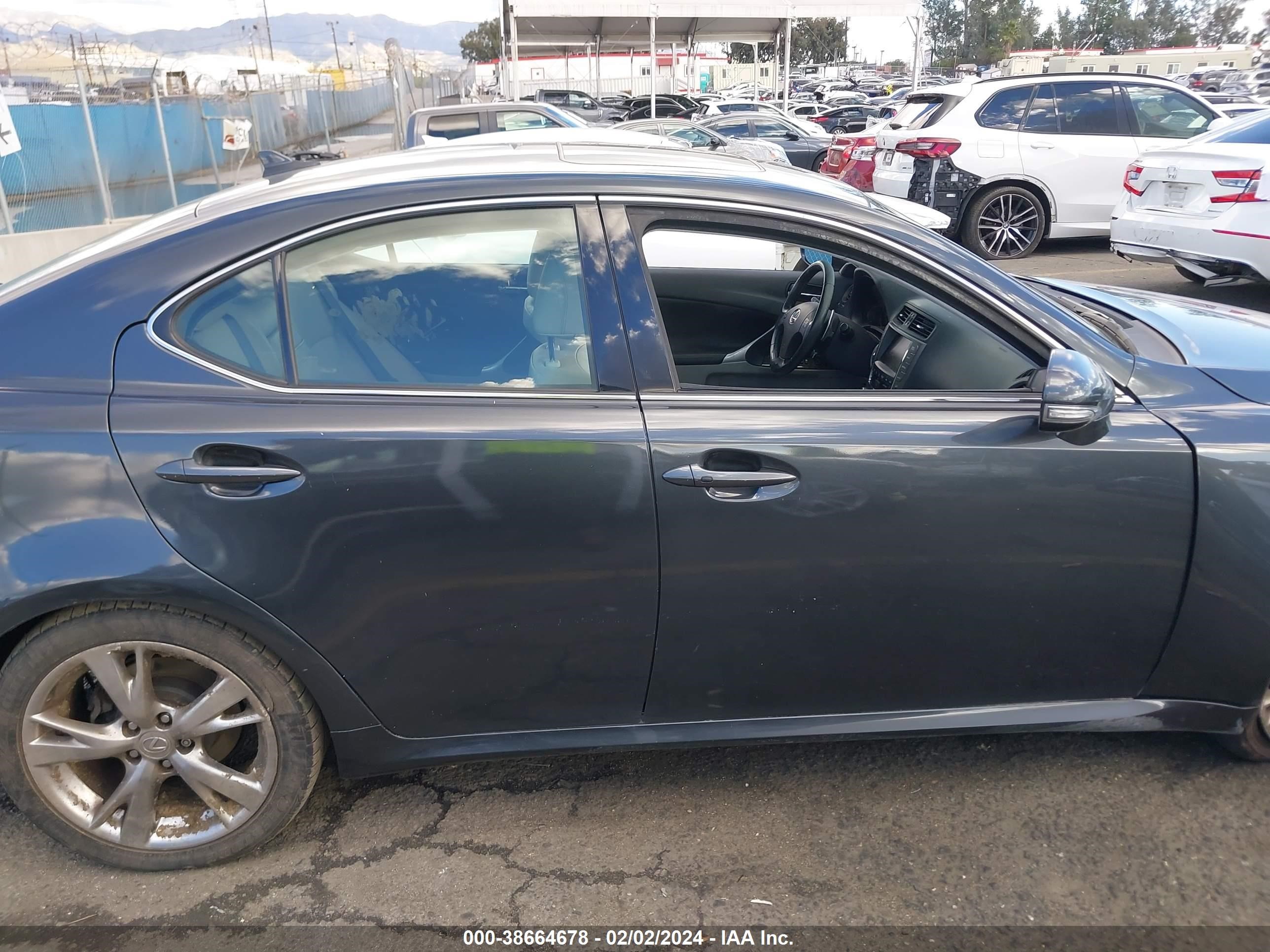 Photo 12 VIN: JTHBK262895103401 - LEXUS IS 