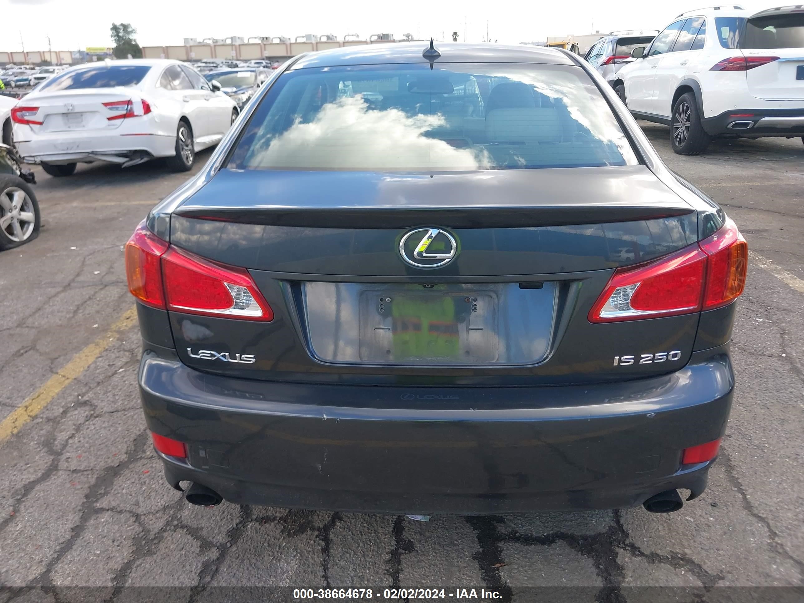 Photo 15 VIN: JTHBK262895103401 - LEXUS IS 