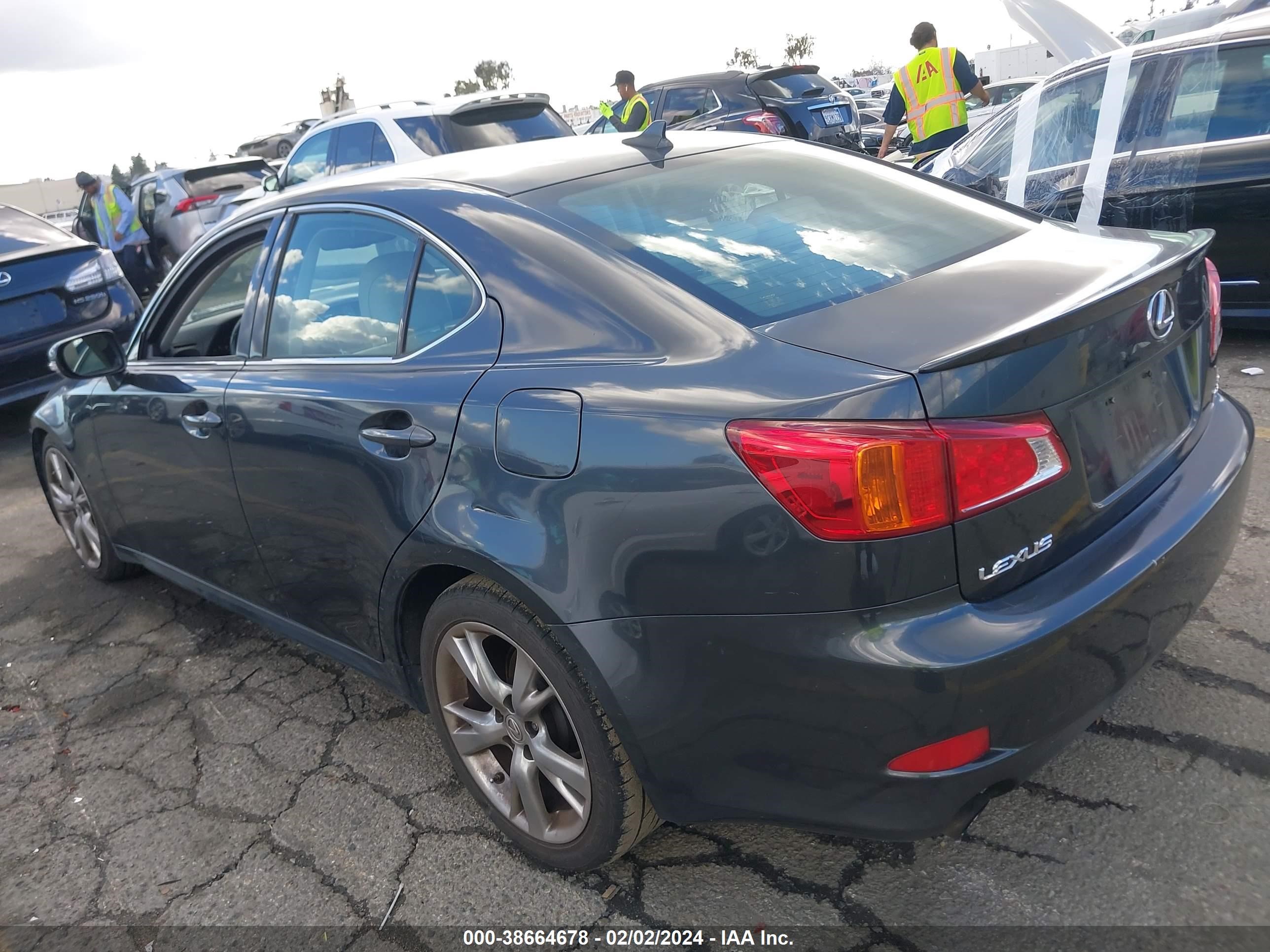 Photo 2 VIN: JTHBK262895103401 - LEXUS IS 