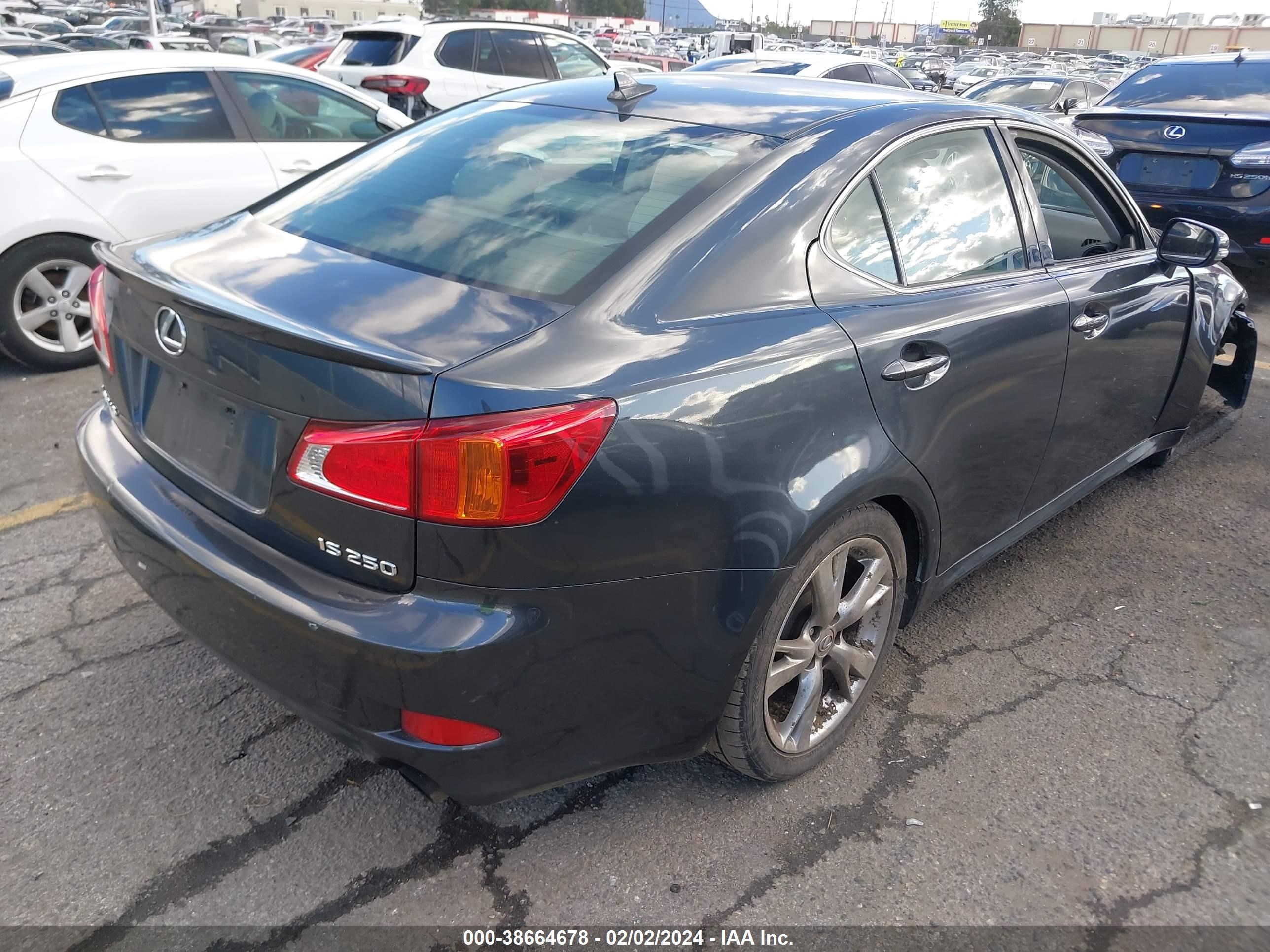 Photo 3 VIN: JTHBK262895103401 - LEXUS IS 