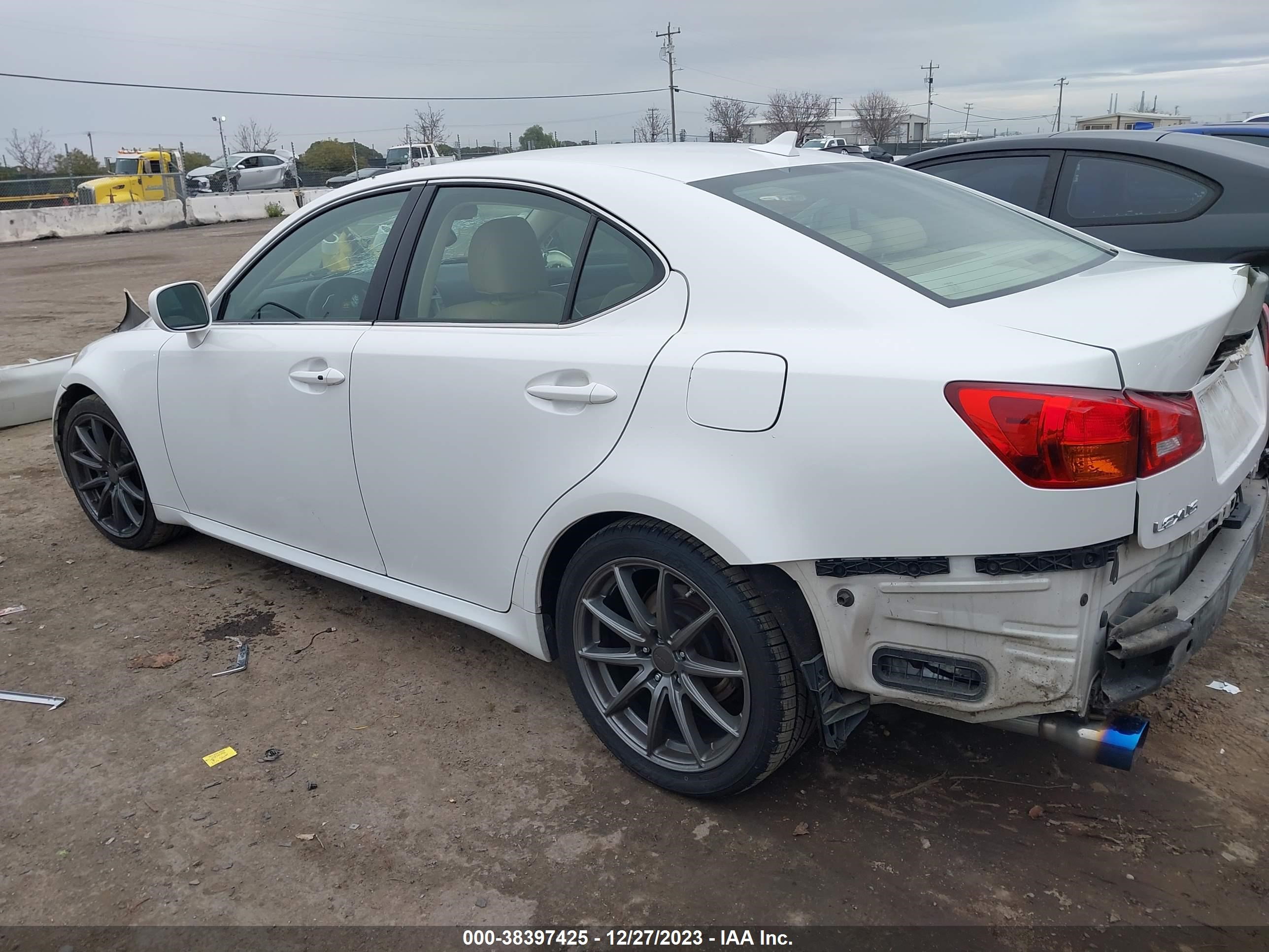 Photo 2 VIN: JTHBK262972055115 - LEXUS IS 