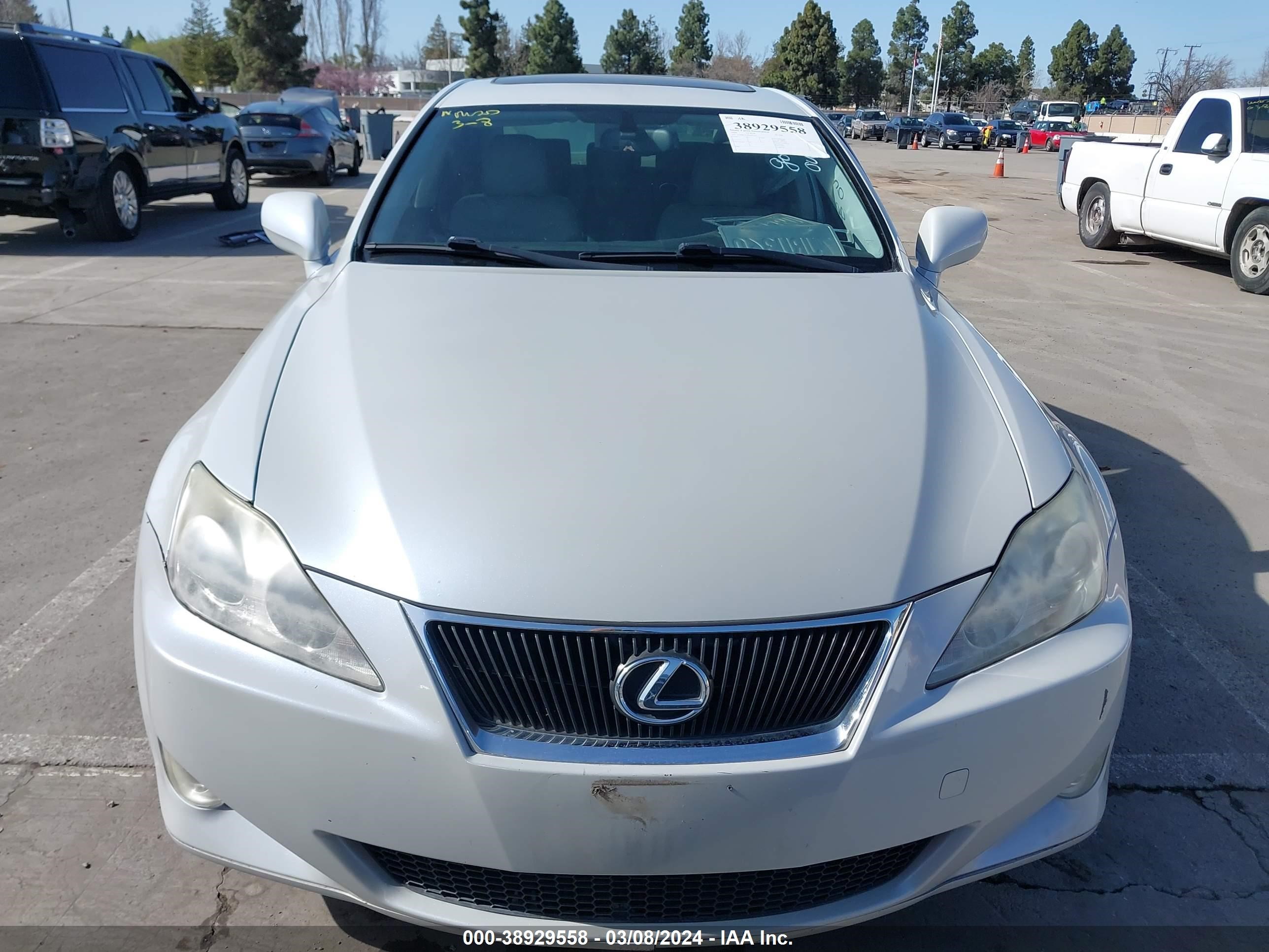 Photo 11 VIN: JTHBK262982069520 - LEXUS IS 