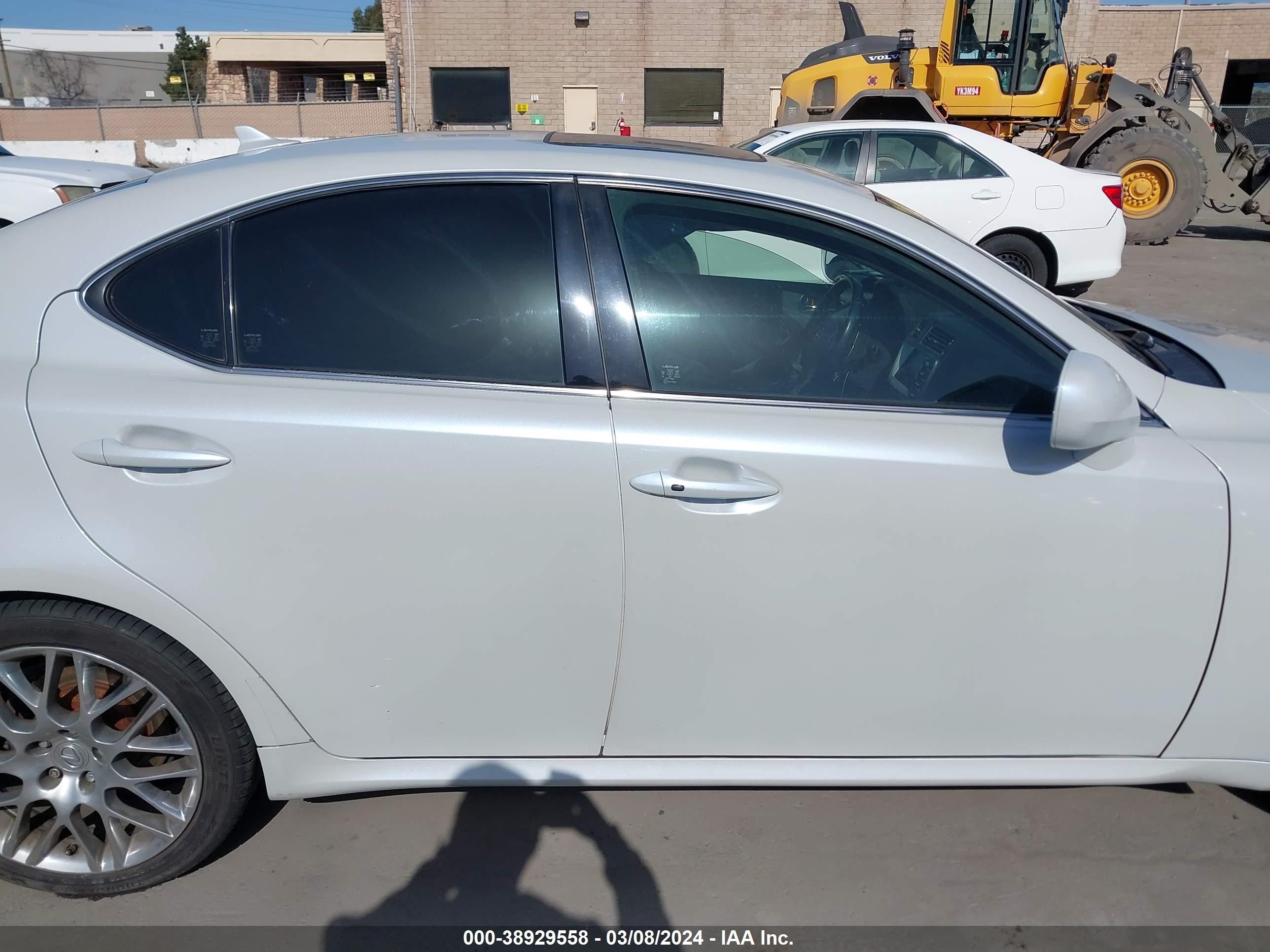 Photo 12 VIN: JTHBK262982069520 - LEXUS IS 