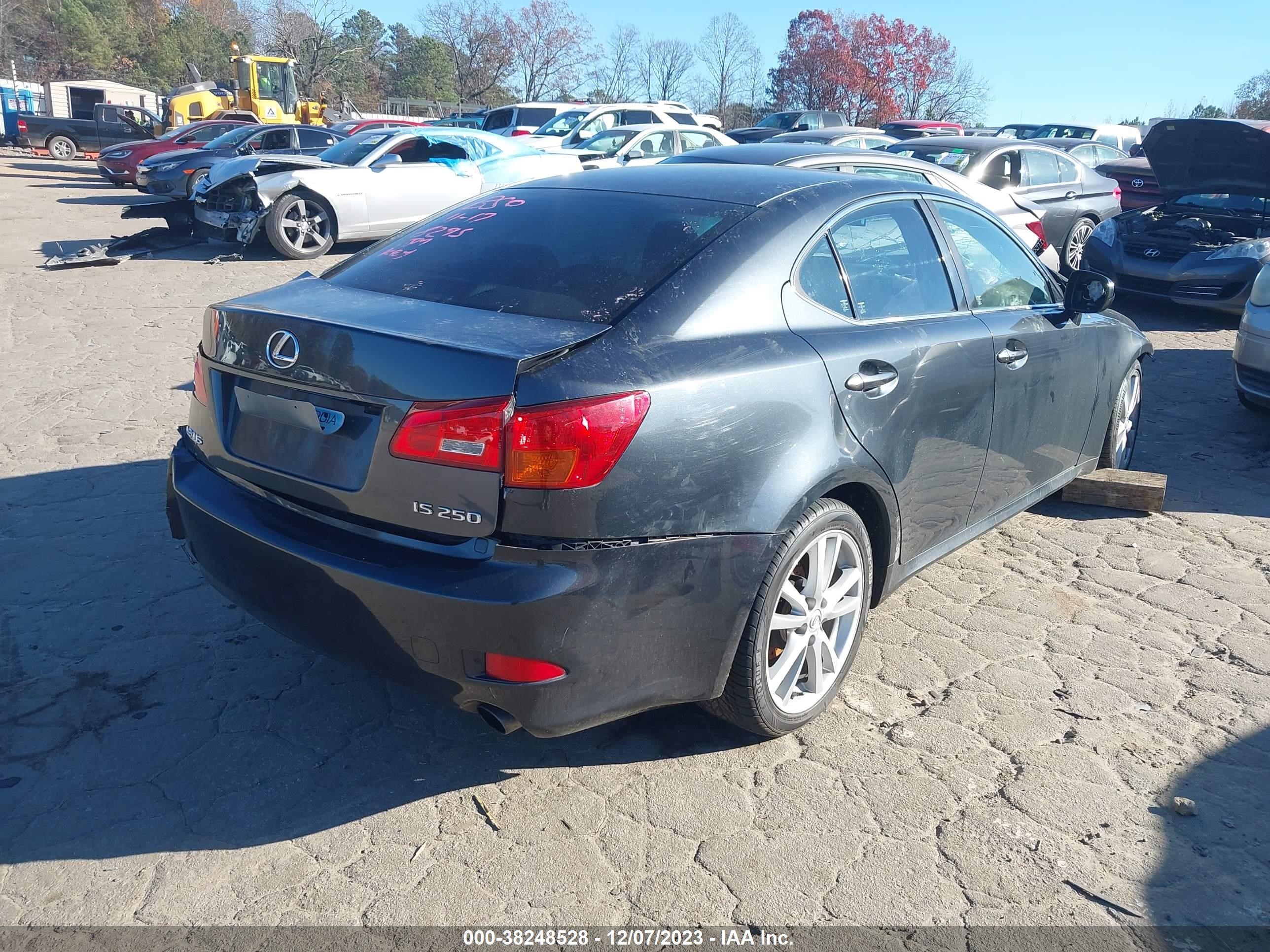 Photo 3 VIN: JTHBK262X65018295 - LEXUS IS 