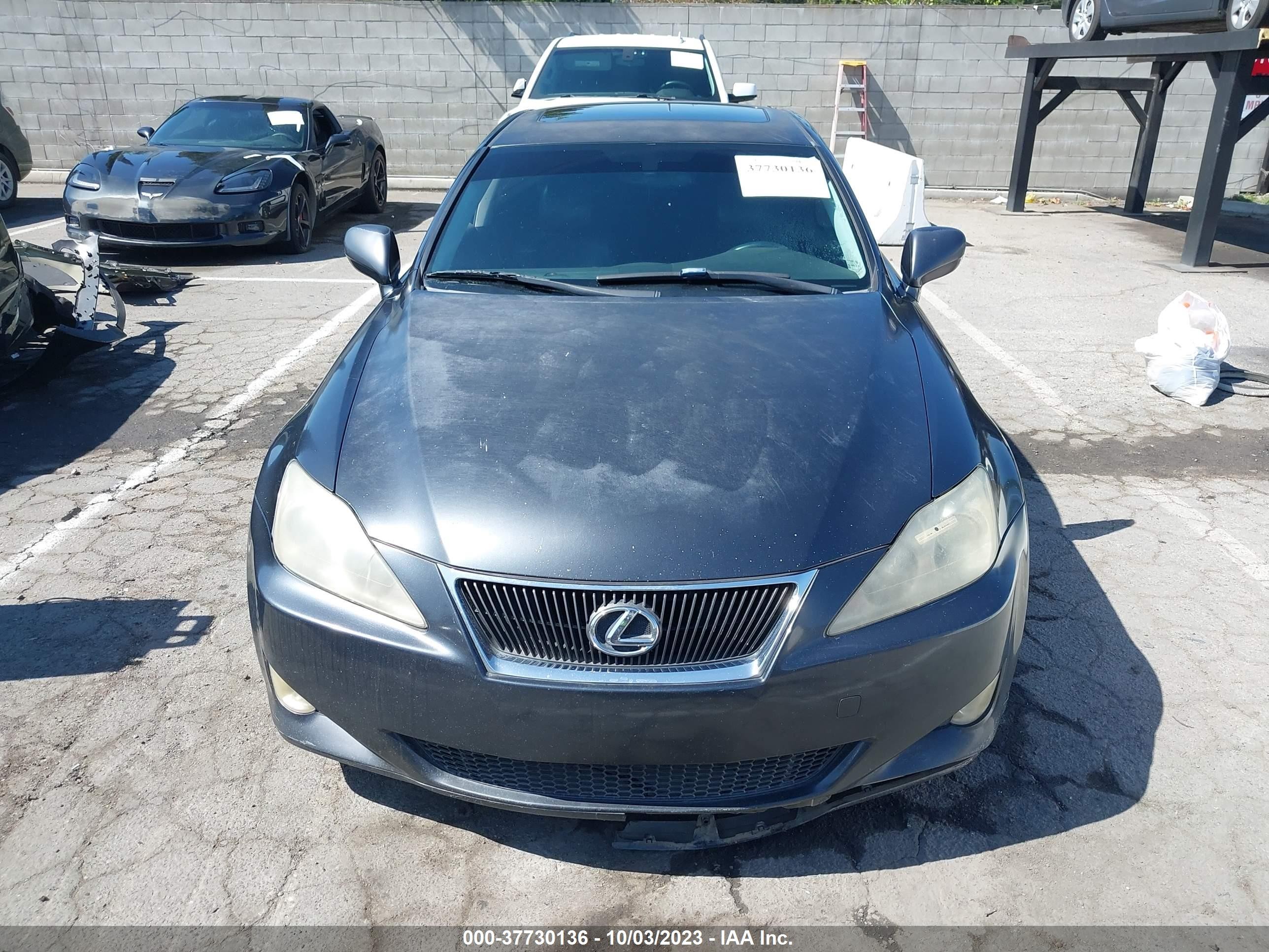 Photo 11 VIN: JTHBK262X72047542 - LEXUS IS 