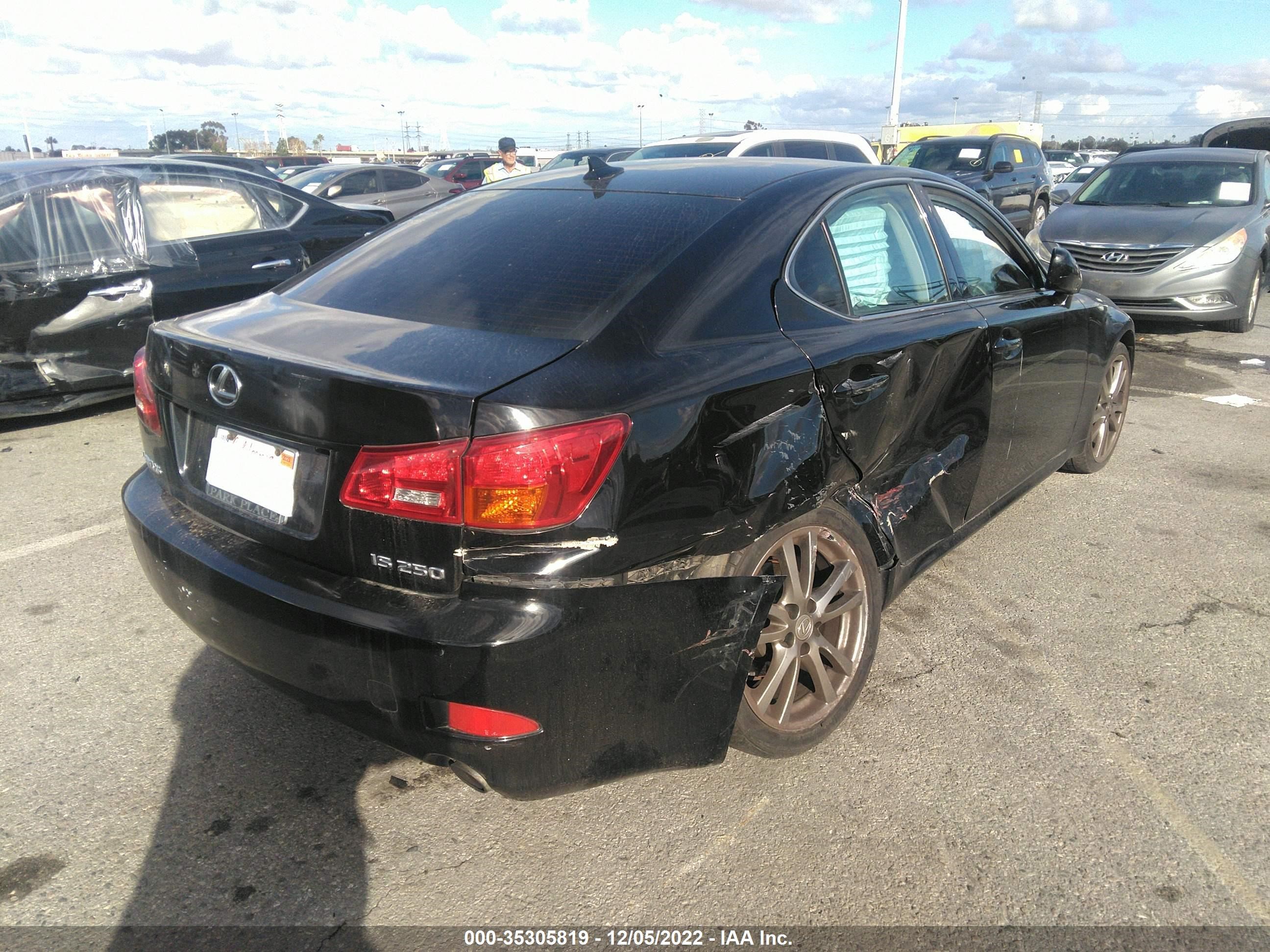 Photo 3 VIN: JTHBK262X82064116 - LEXUS IS 