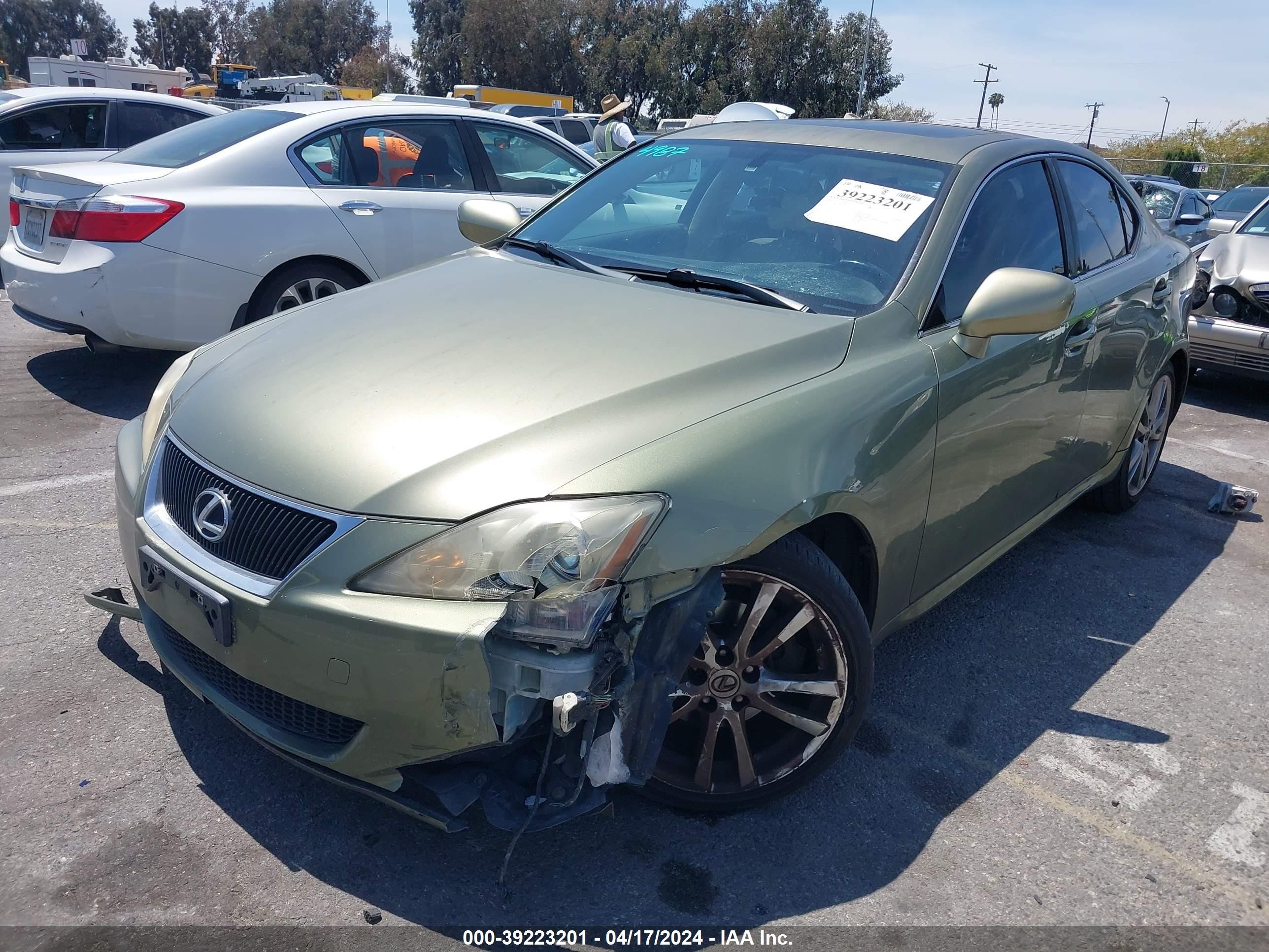 Photo 1 VIN: JTHBK262X82071325 - LEXUS IS 