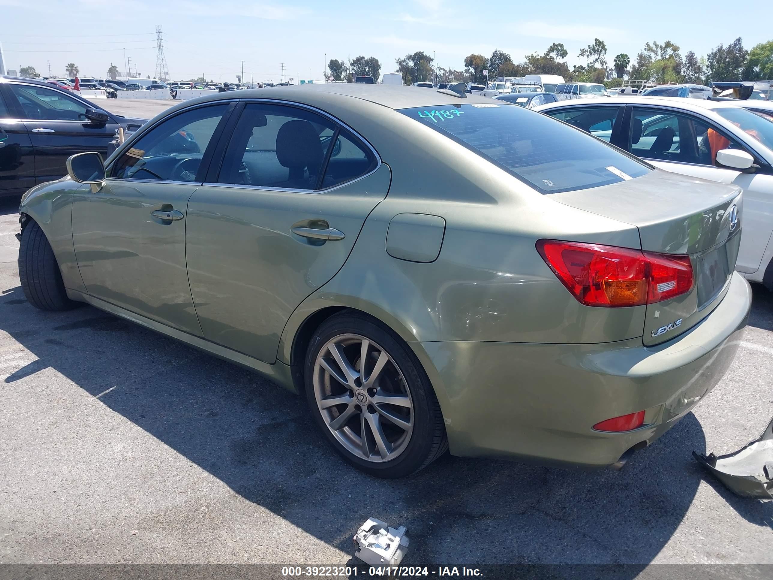 Photo 2 VIN: JTHBK262X82071325 - LEXUS IS 