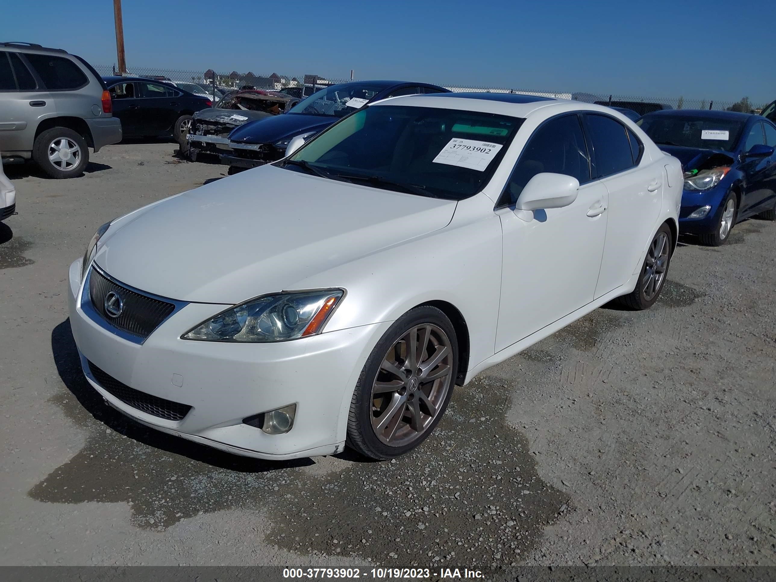 Photo 1 VIN: JTHBK262X82077240 - LEXUS IS 