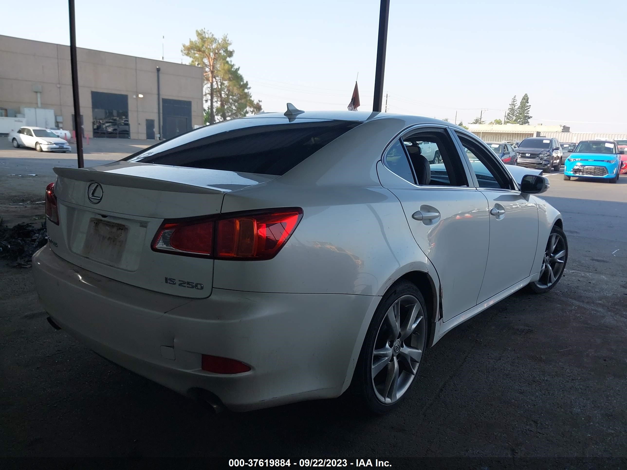 Photo 3 VIN: JTHBK262X95104551 - LEXUS IS 