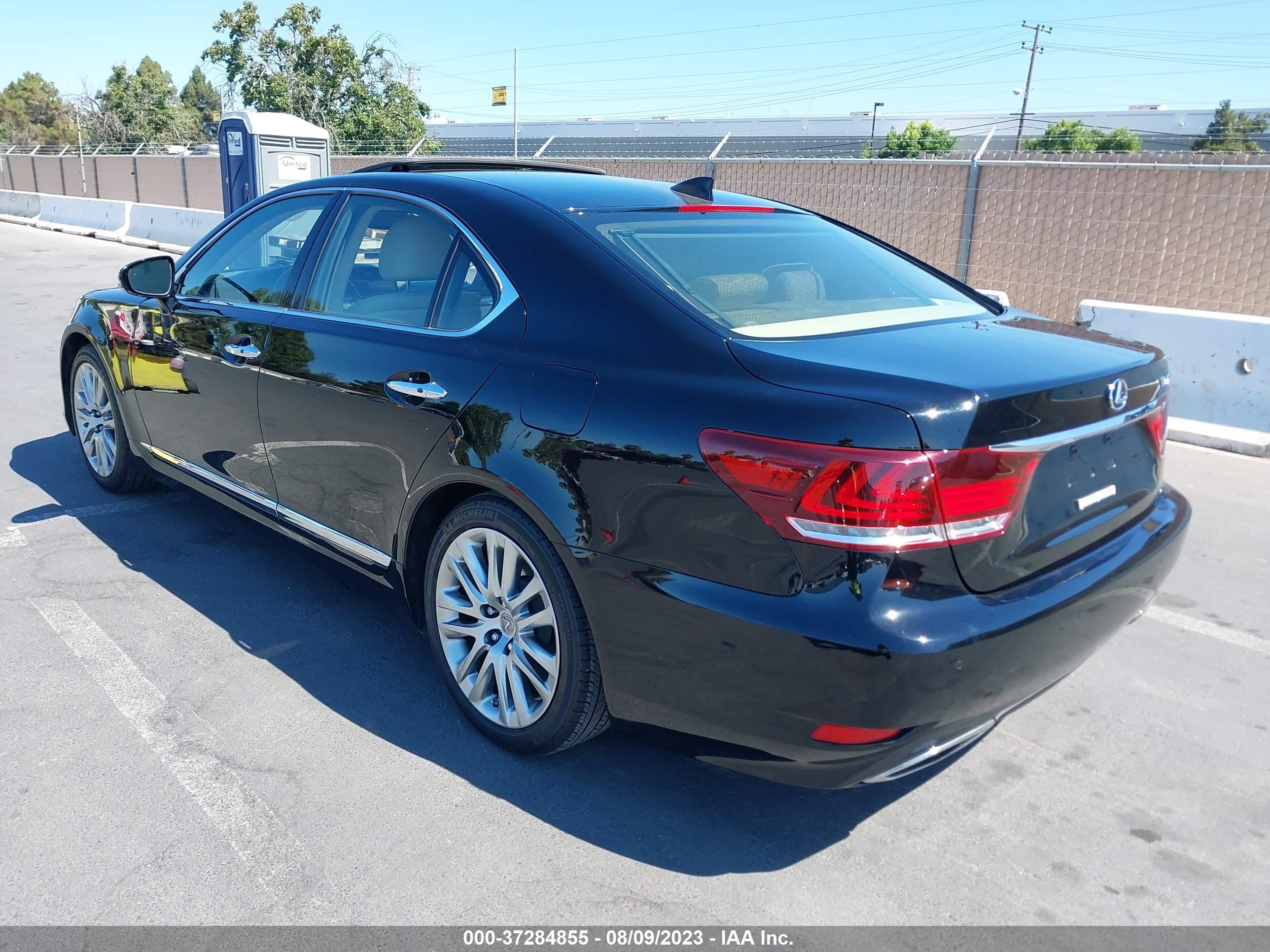 Photo 2 VIN: JTHBL1EF5E5127662 - LEXUS LS 