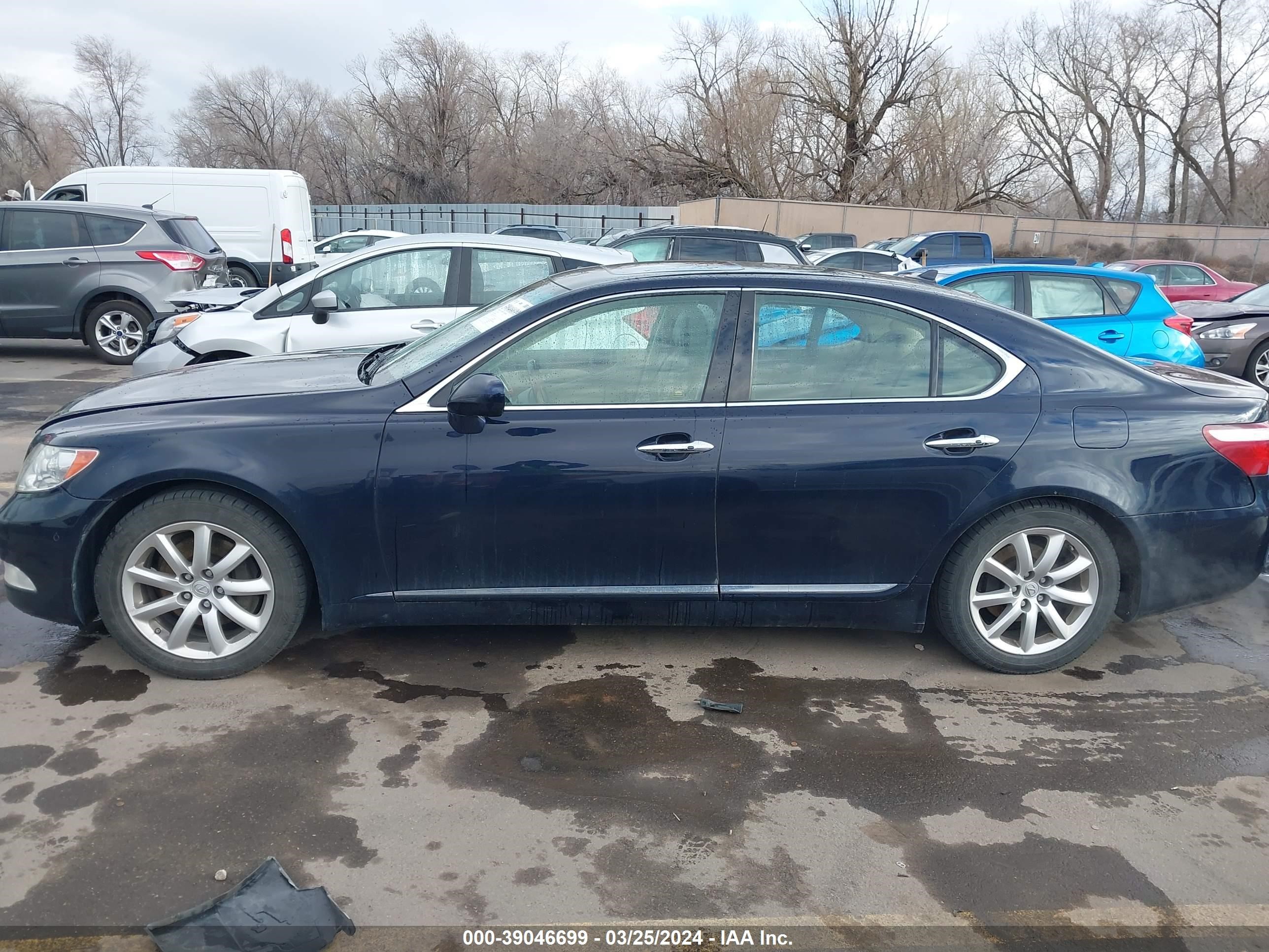 Photo 13 VIN: JTHBL46F075010445 - LEXUS LS 