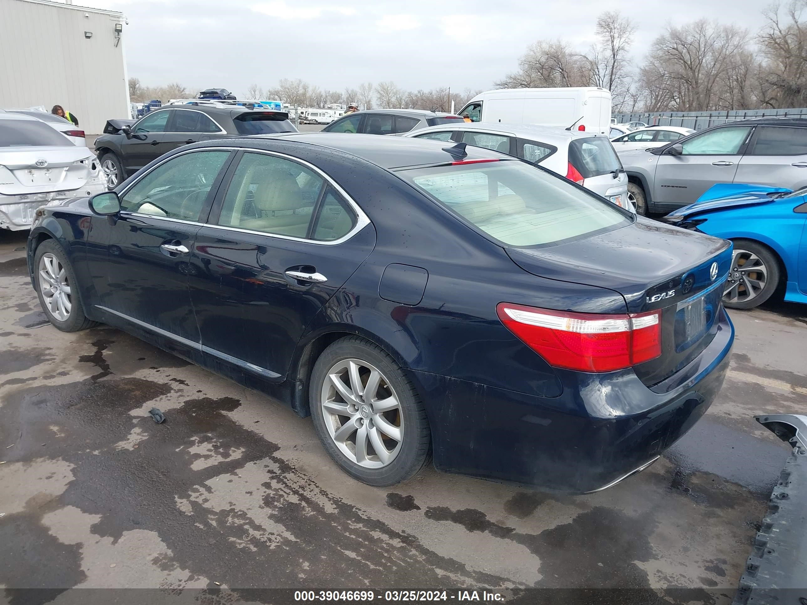 Photo 2 VIN: JTHBL46F075010445 - LEXUS LS 