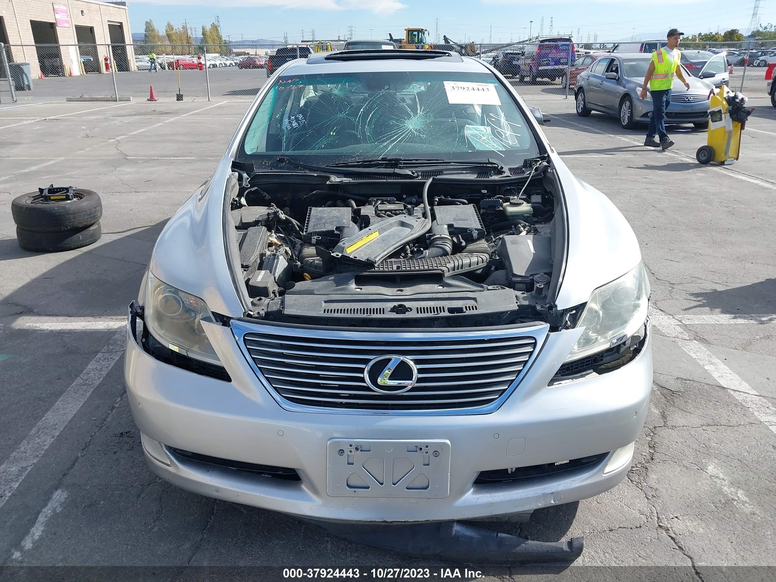 Photo 10 VIN: JTHBL46F085069691 - LEXUS LS 