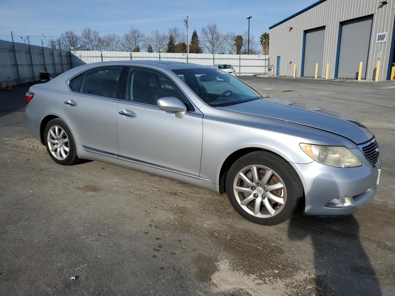 Photo 3 VIN: JTHBL46F085080867 - LEXUS LS 