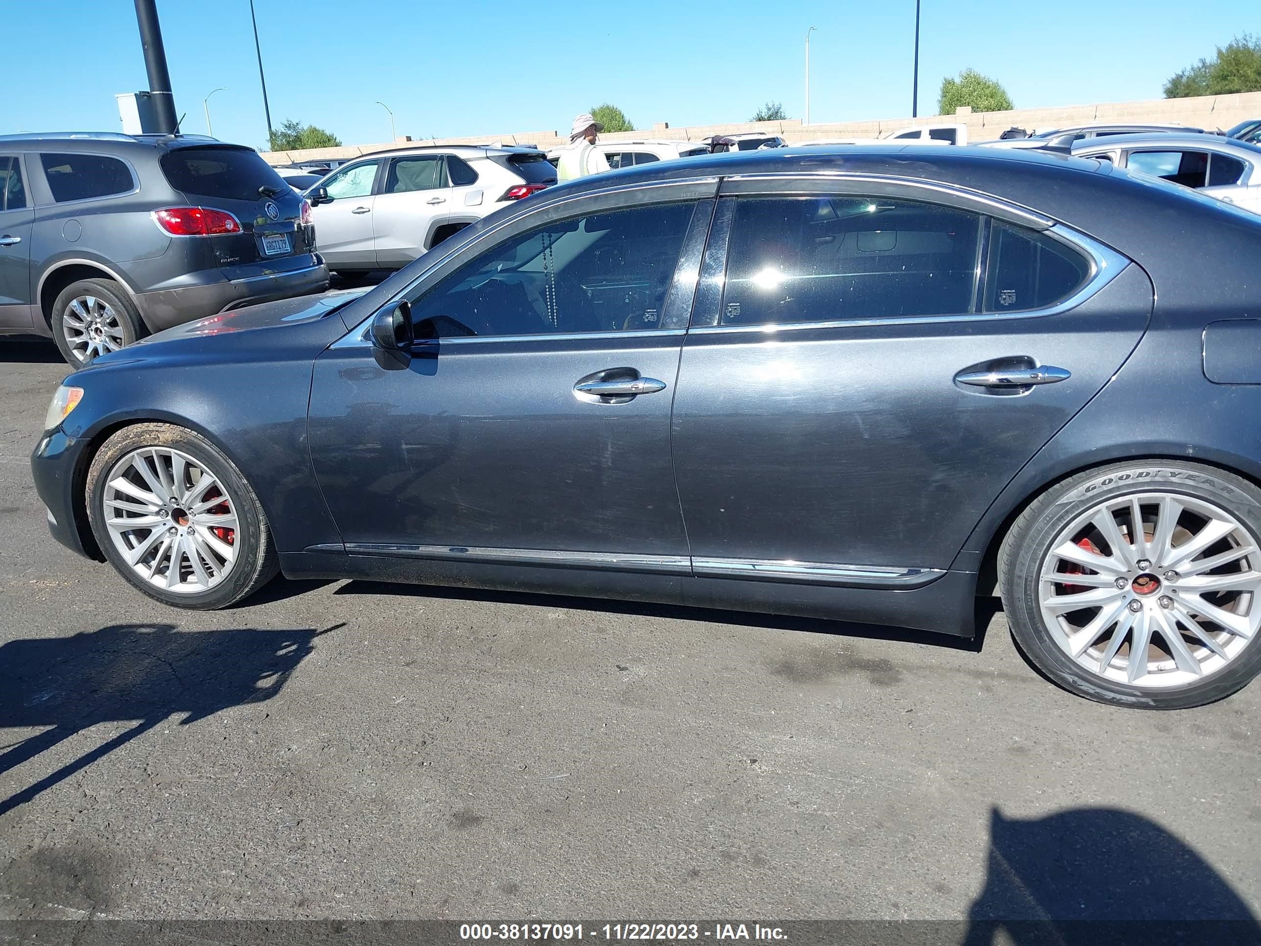 Photo 14 VIN: JTHBL46F085081100 - LEXUS LS 