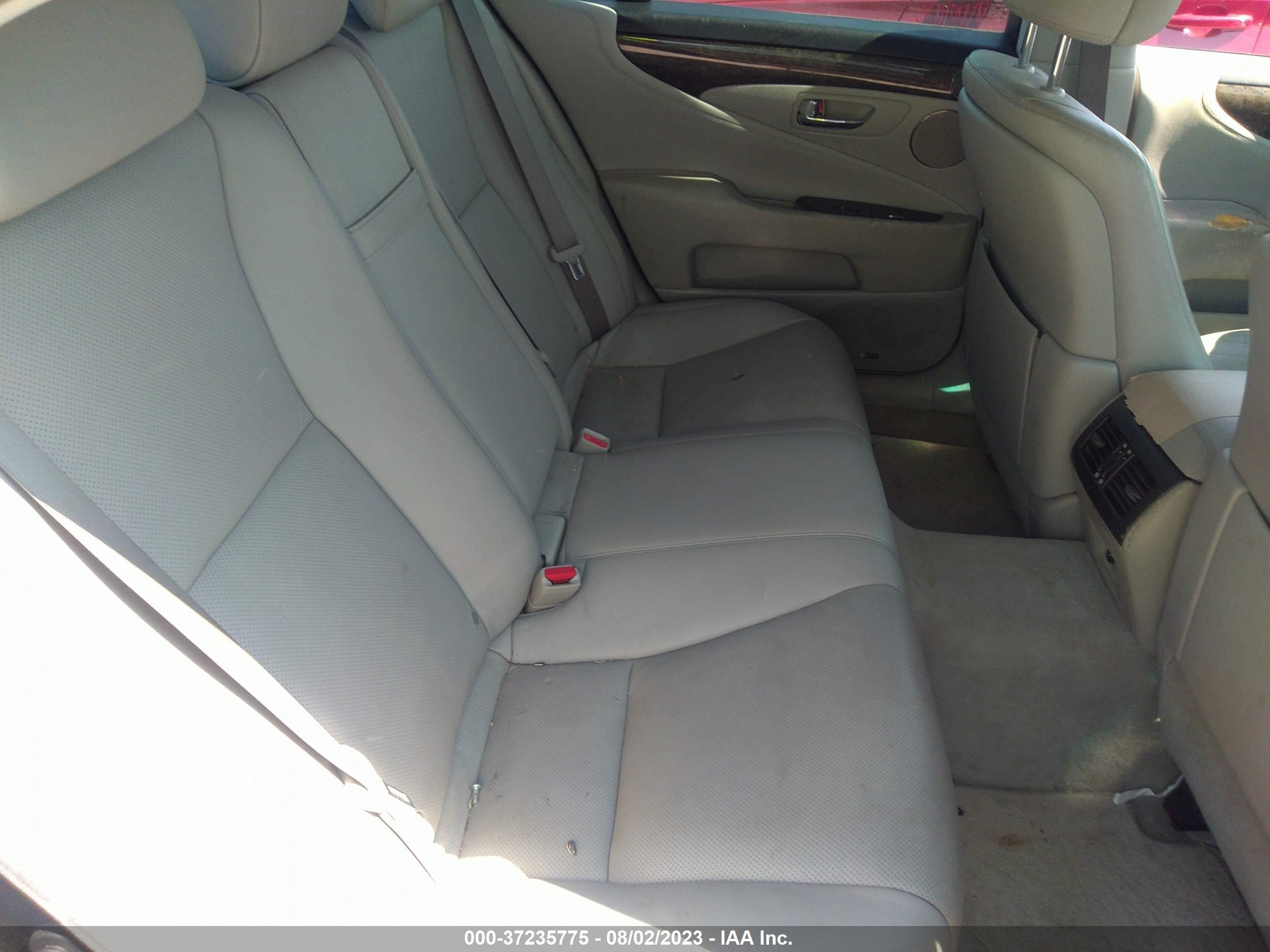 Photo 7 VIN: JTHBL46F175003200 - LEXUS LS 