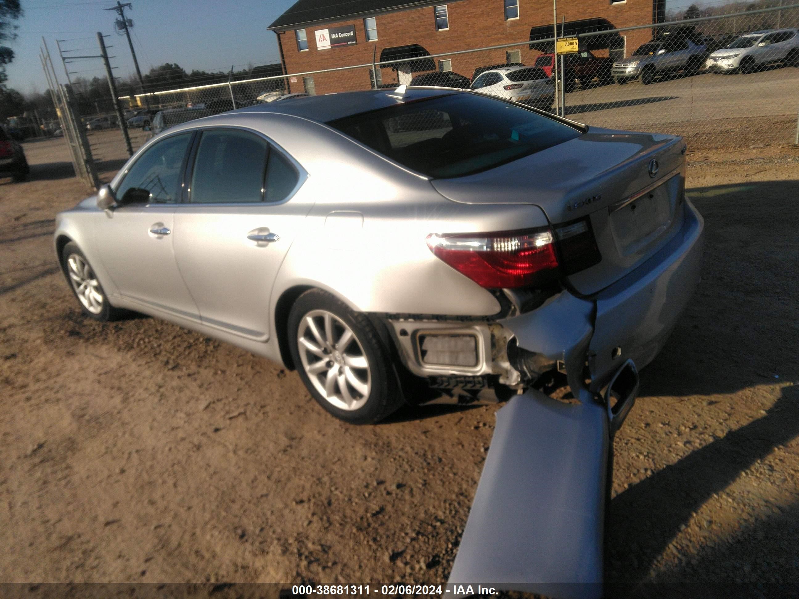 Photo 2 VIN: JTHBL46F175019039 - LEXUS LS 