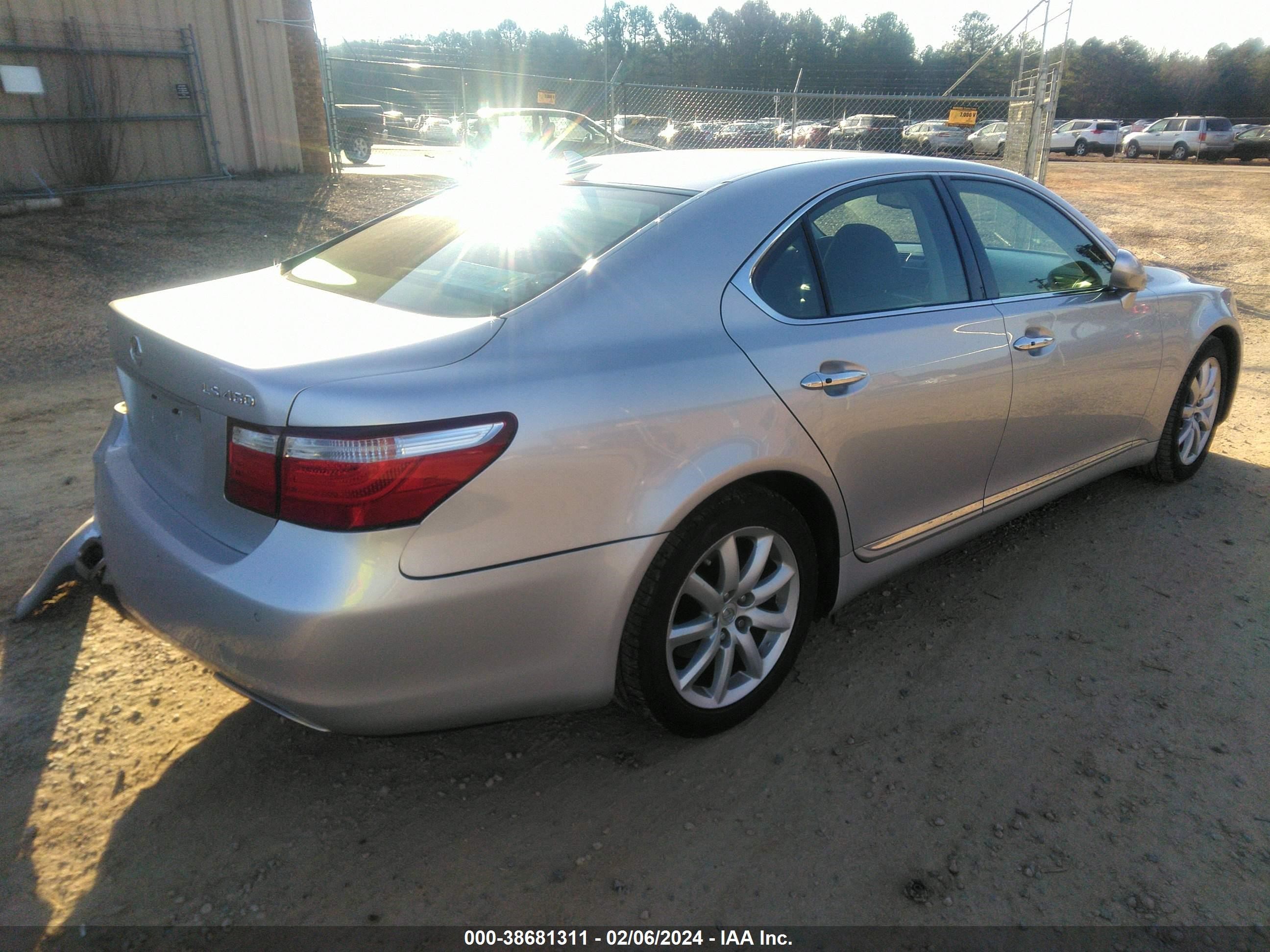 Photo 3 VIN: JTHBL46F175019039 - LEXUS LS 