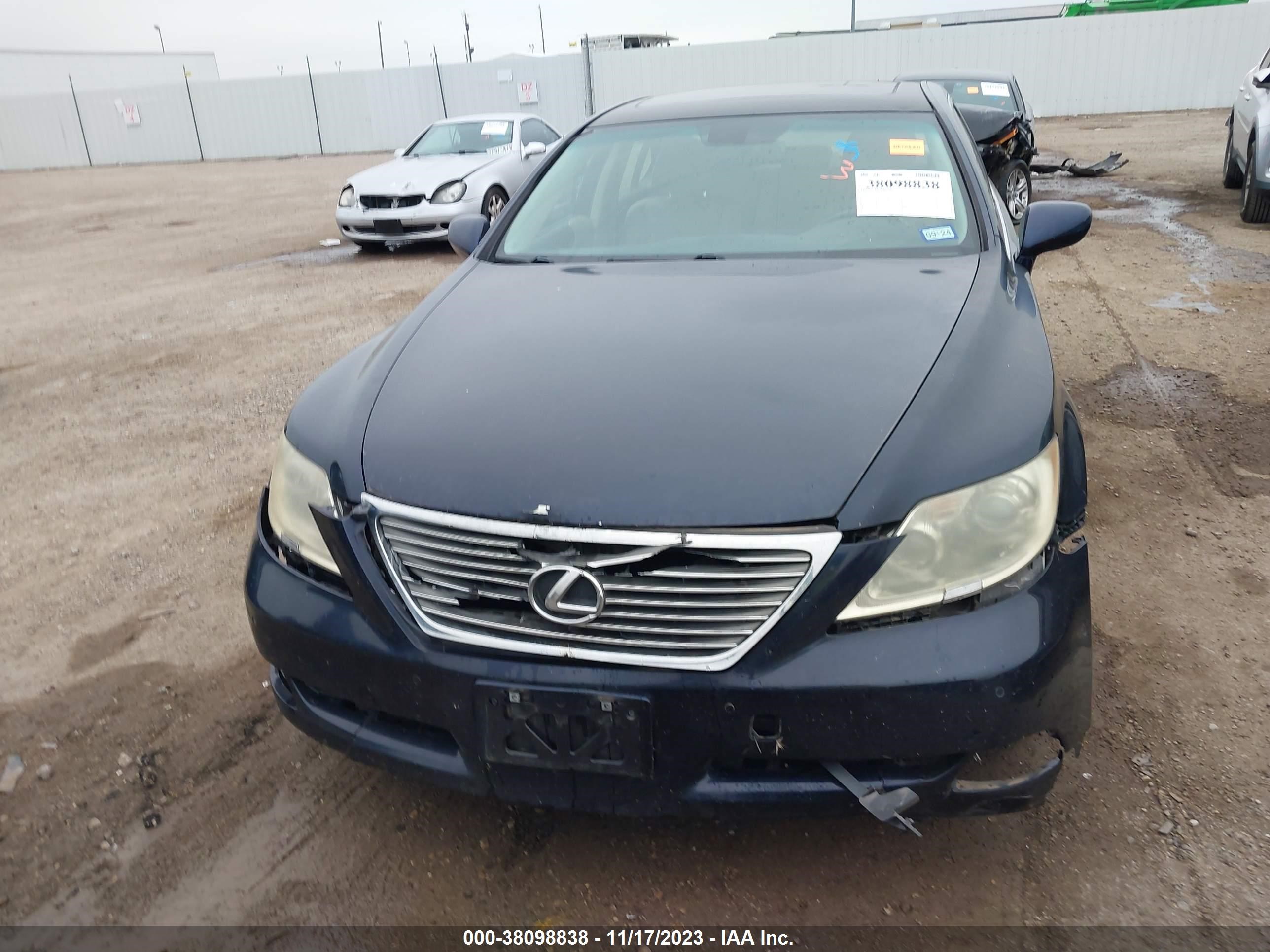 Photo 11 VIN: JTHBL46F185063334 - LEXUS LS 