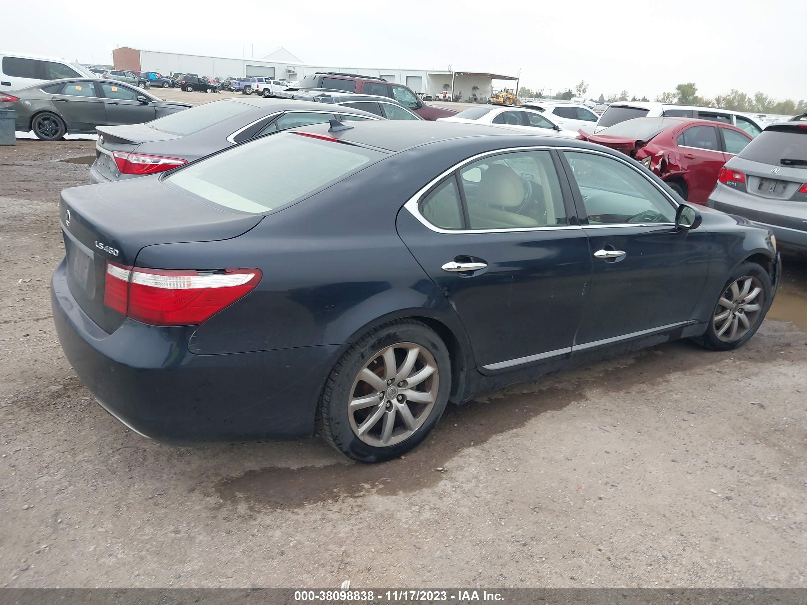 Photo 3 VIN: JTHBL46F185063334 - LEXUS LS 