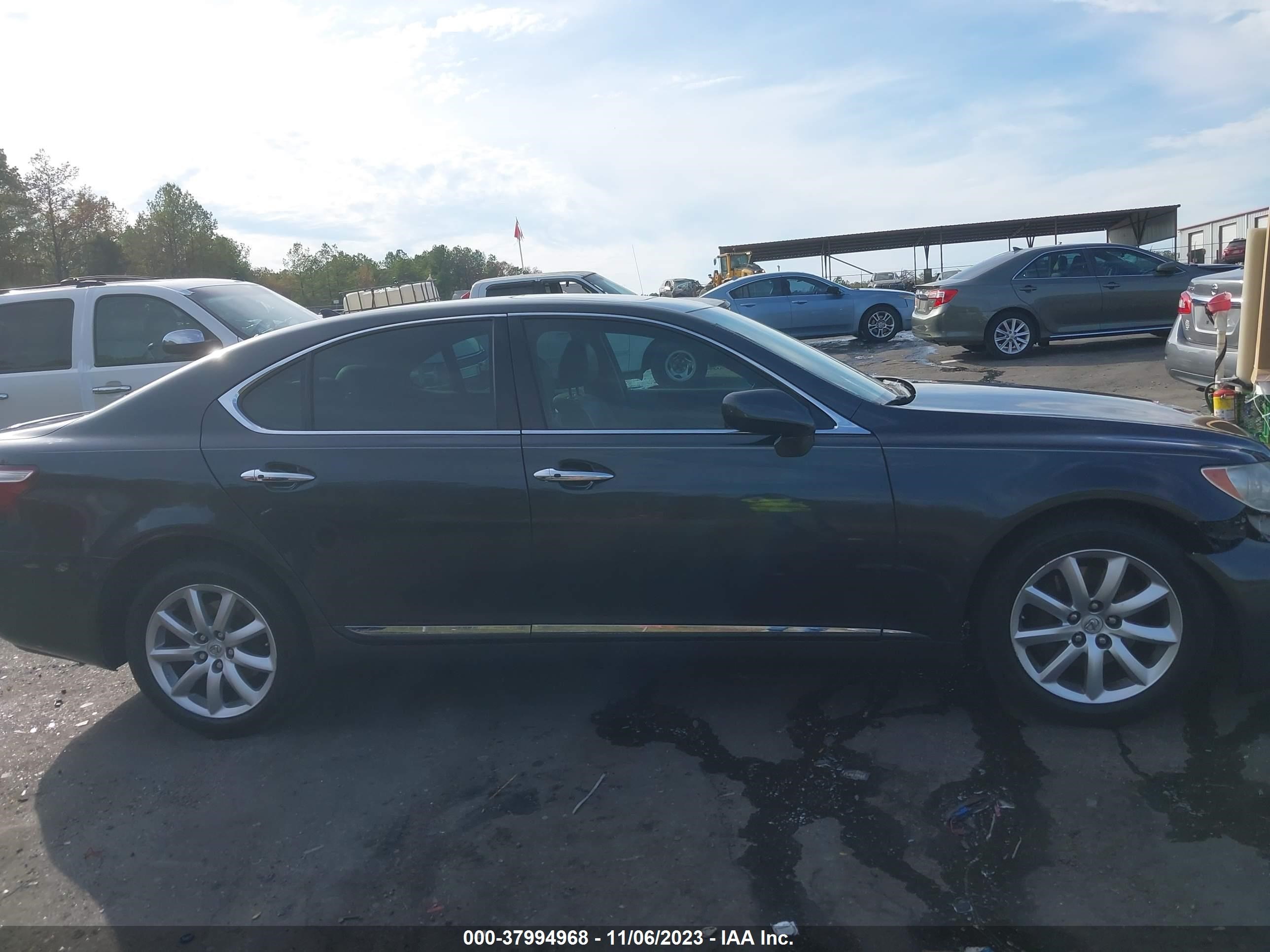 Photo 12 VIN: JTHBL46F185070090 - LEXUS LS 