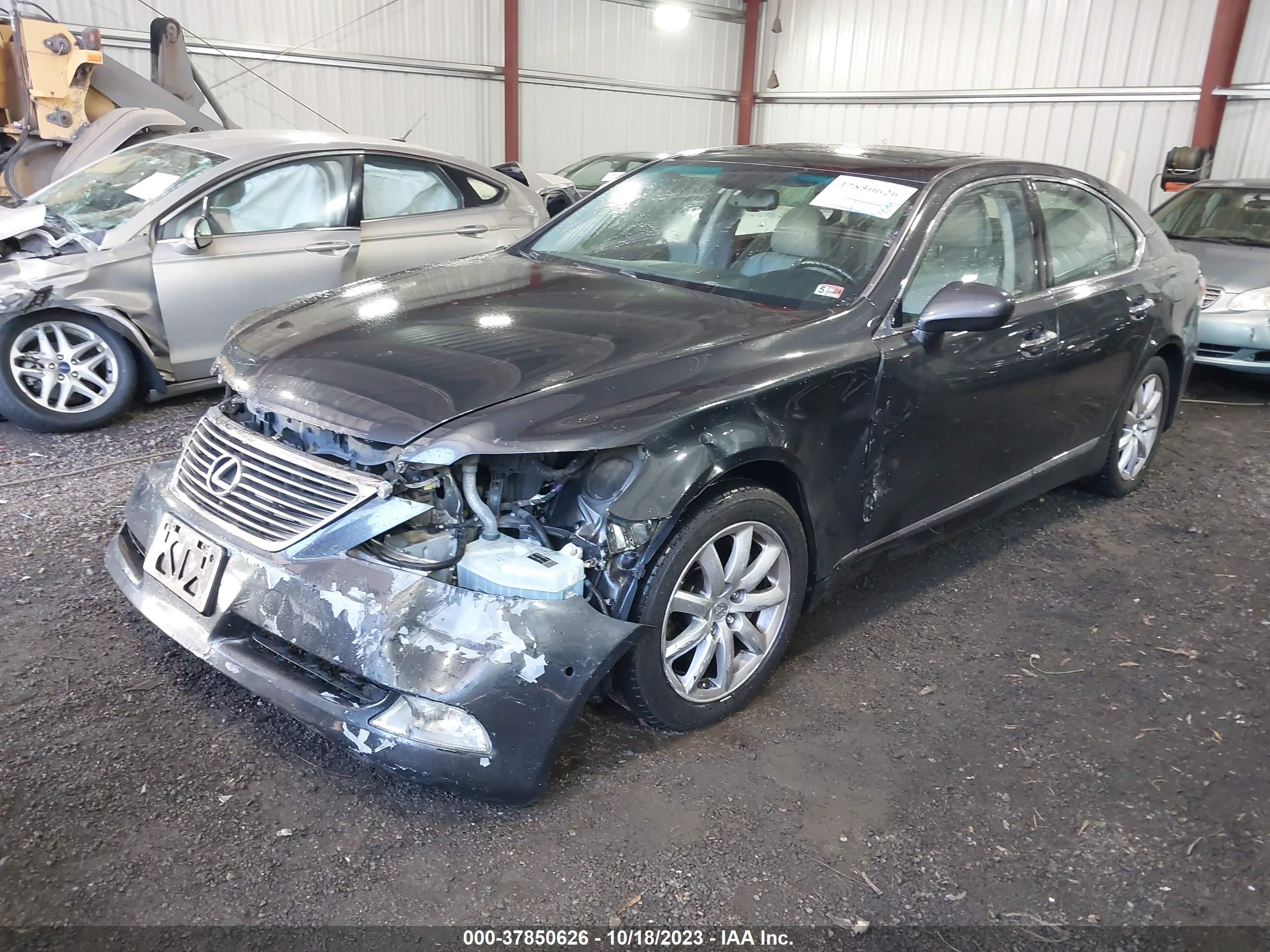 Photo 1 VIN: JTHBL46F185084121 - LEXUS LS 