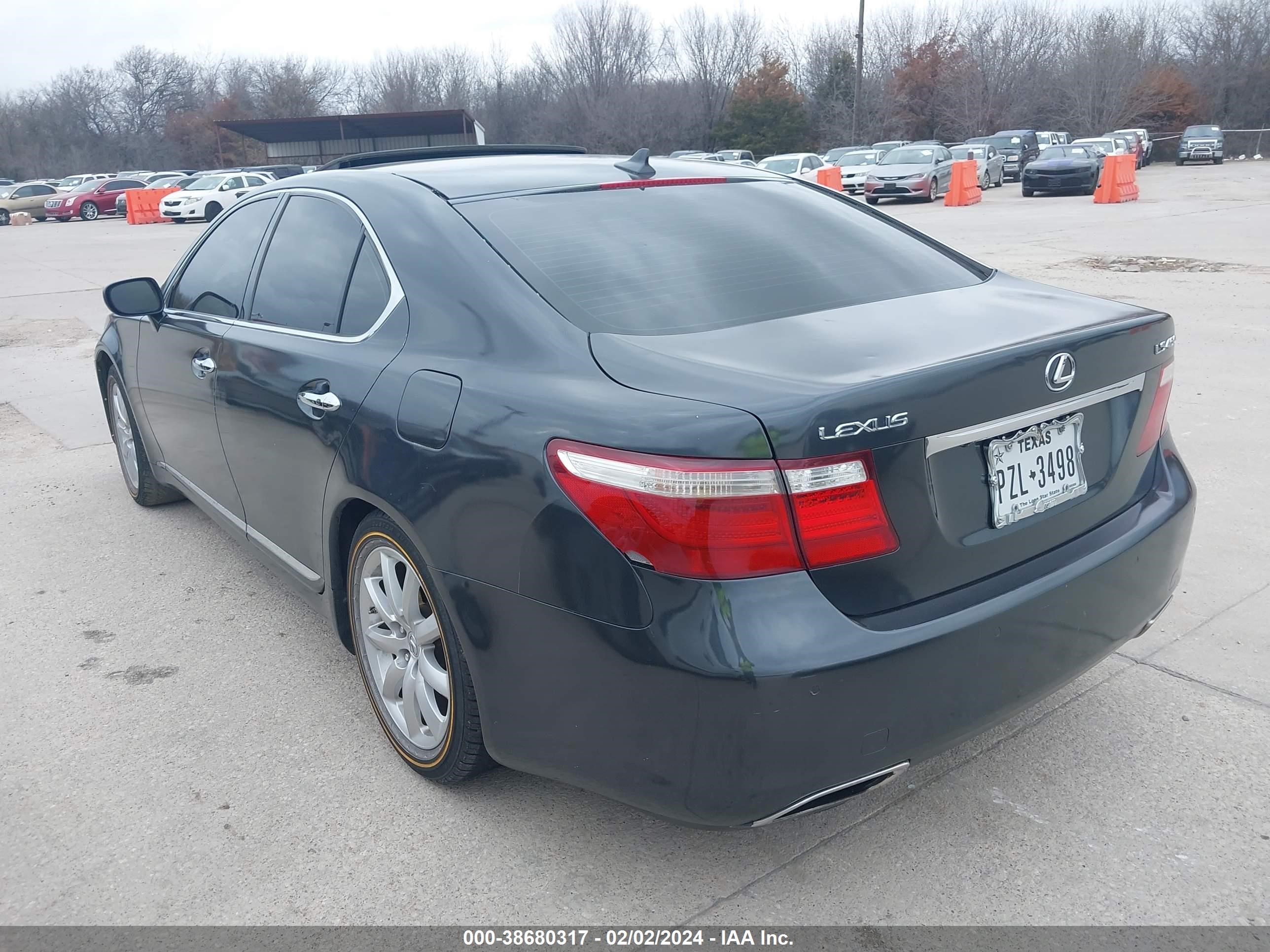 Photo 2 VIN: JTHBL46F275046475 - LEXUS LS 