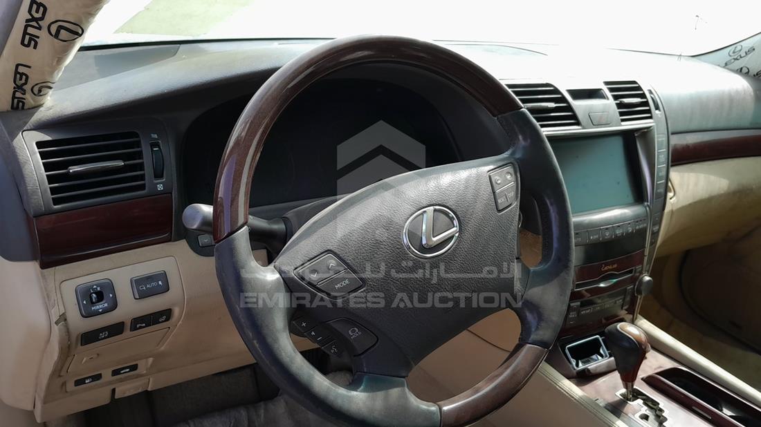 Photo 9 VIN: JTHBL46F375033153 - LEXUS LS 460 