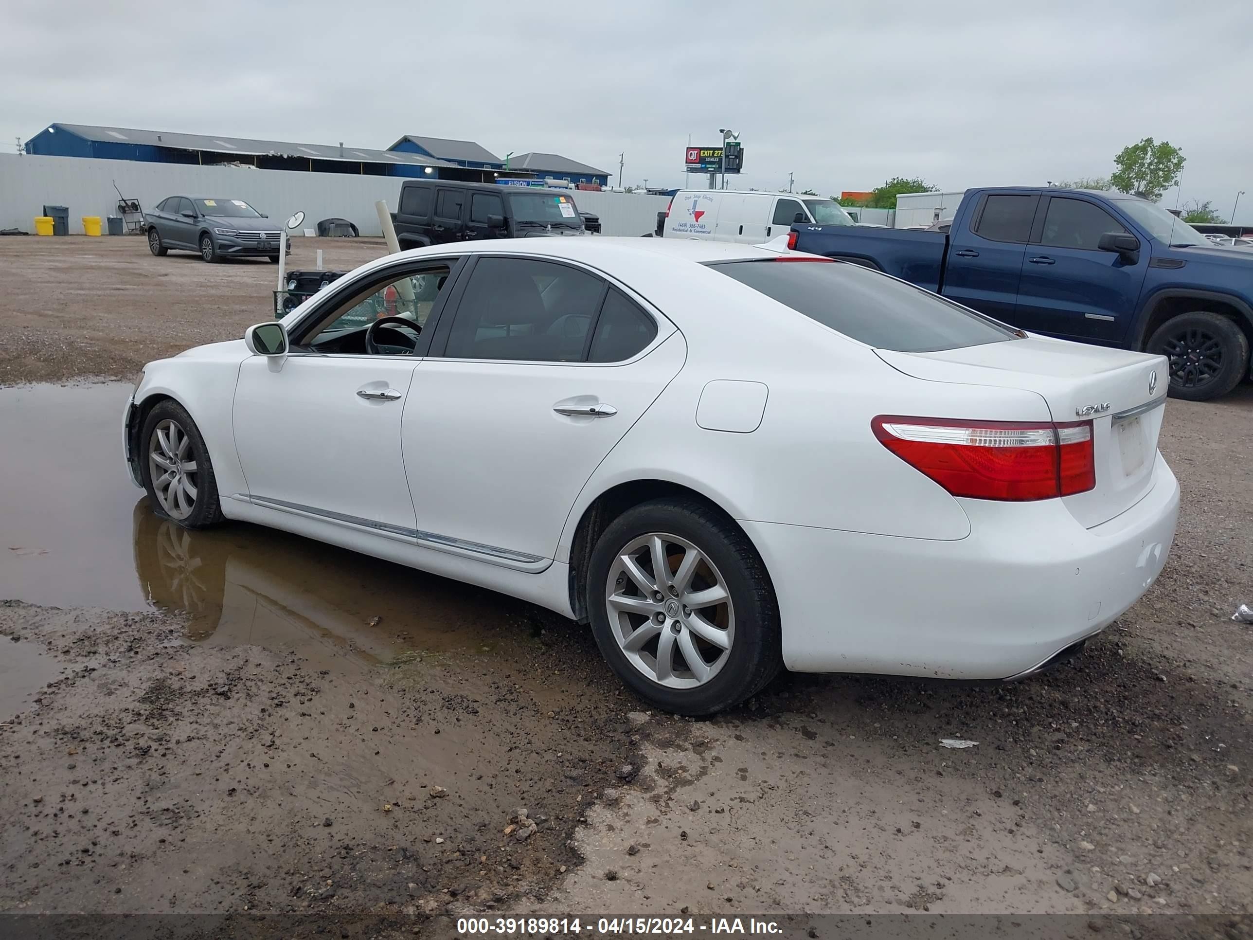 Photo 2 VIN: JTHBL46F385066882 - LEXUS LS 